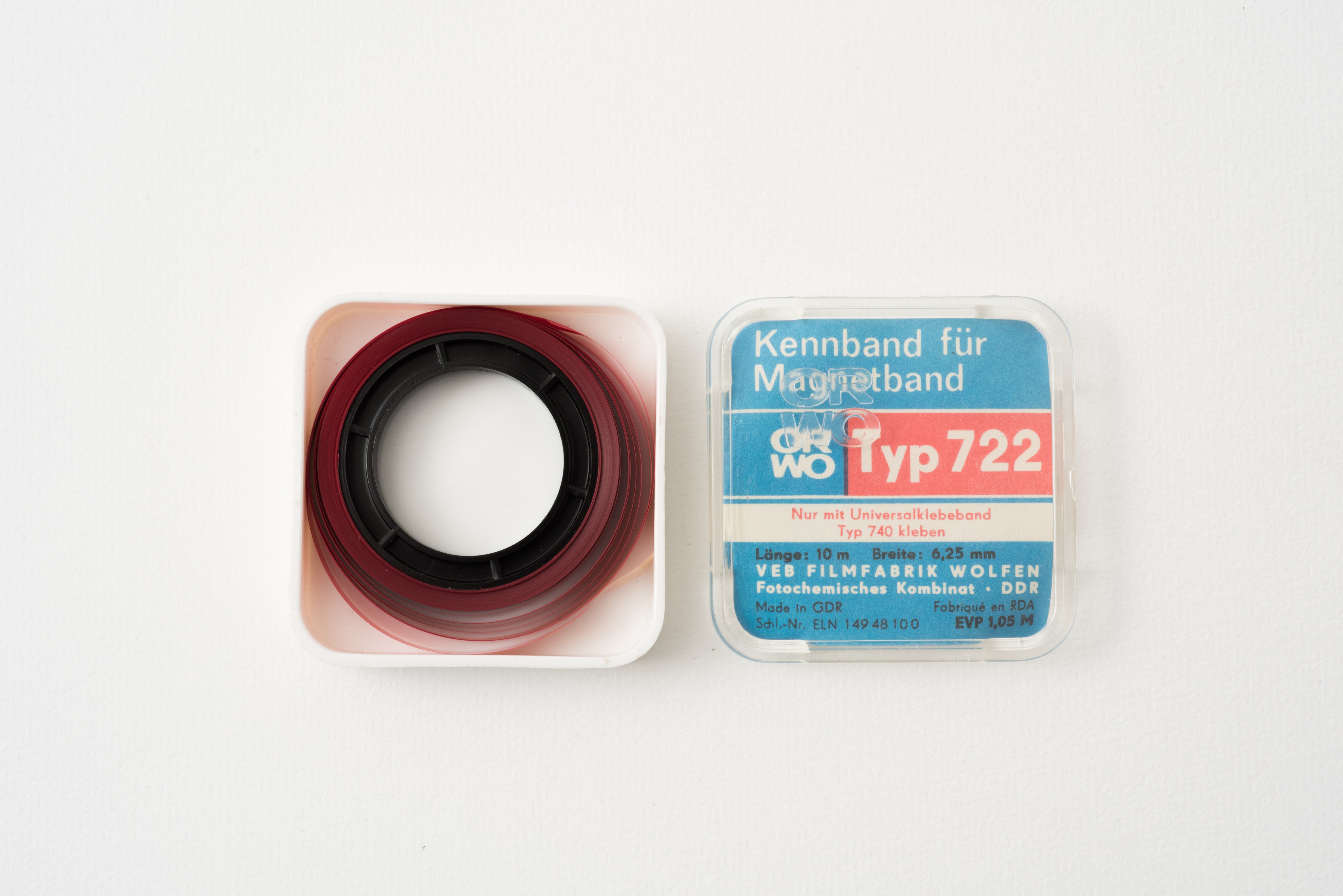 Kennband für Magnetband ORWO (Museum Utopie und Alltag. Alltagskultur und Kunst aus der DDR CC BY-NC-SA)