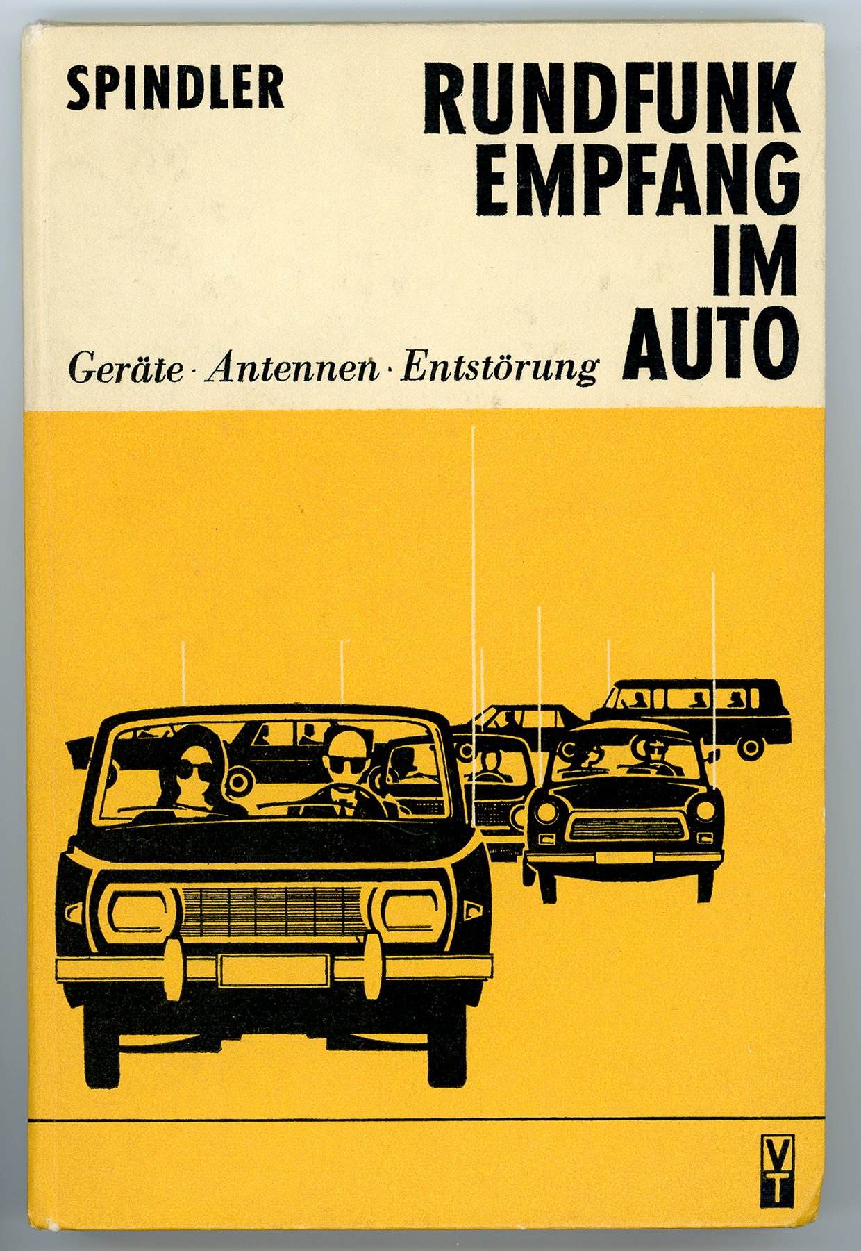 Buch "Rundfunkempfang im Auto" (Museum Utopie und Alltag. Alltagskultur und Kunst aus der DDR CC BY-NC-SA)