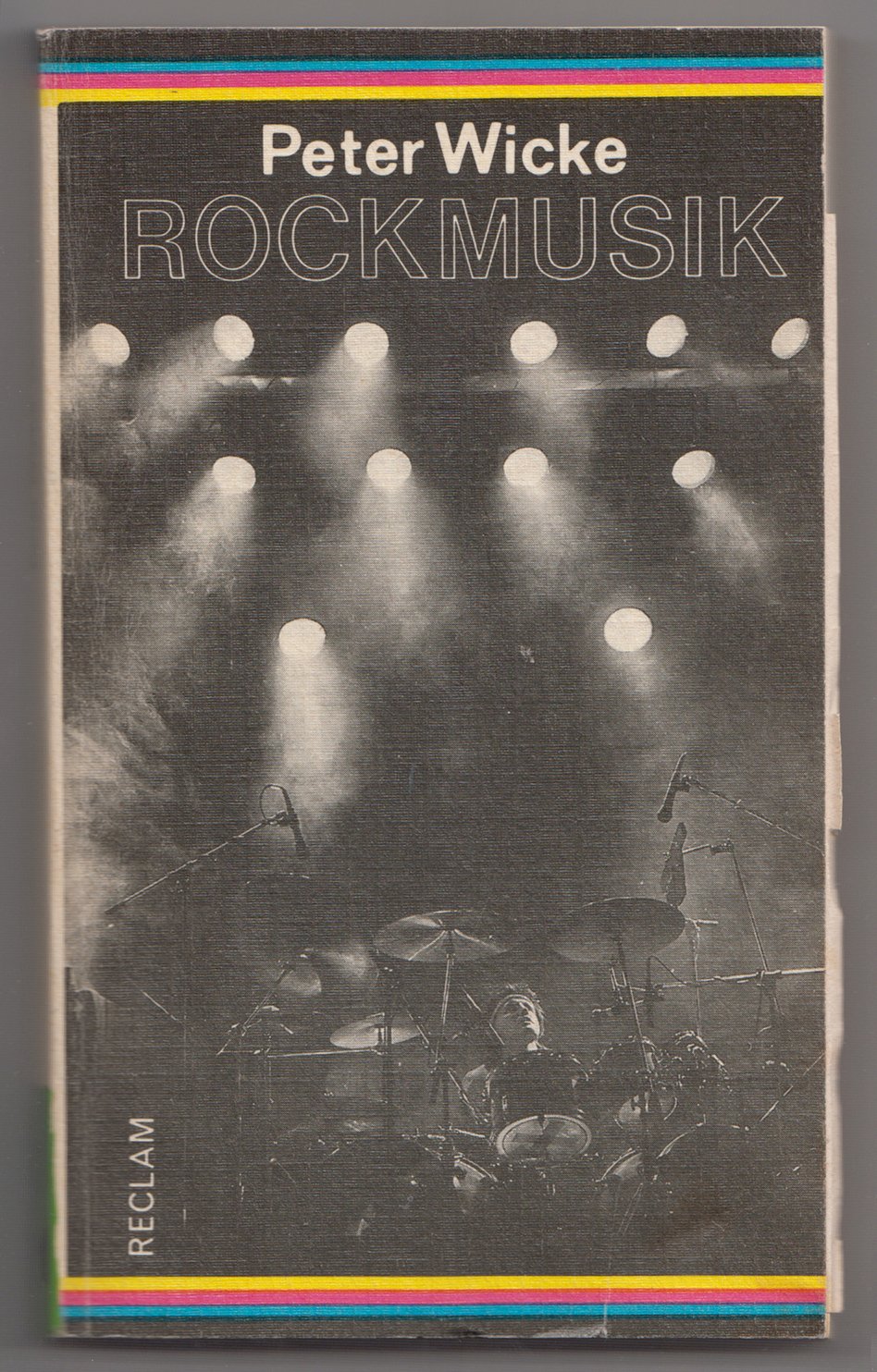 Buch „Rockmusik“, Peter Wicke (Museum Utopie und Alltag. Alltagskultur und Kunst aus der DDR CC BY-NC-SA)
