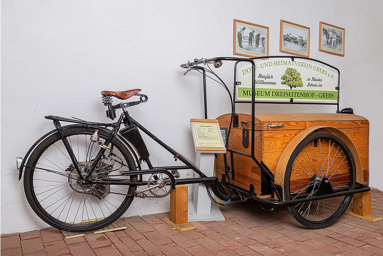 Dreirad Kleintransporter (Dorf- und Heimatmuseum Dreiseitenhof Grebs CC BY-NC-SA)