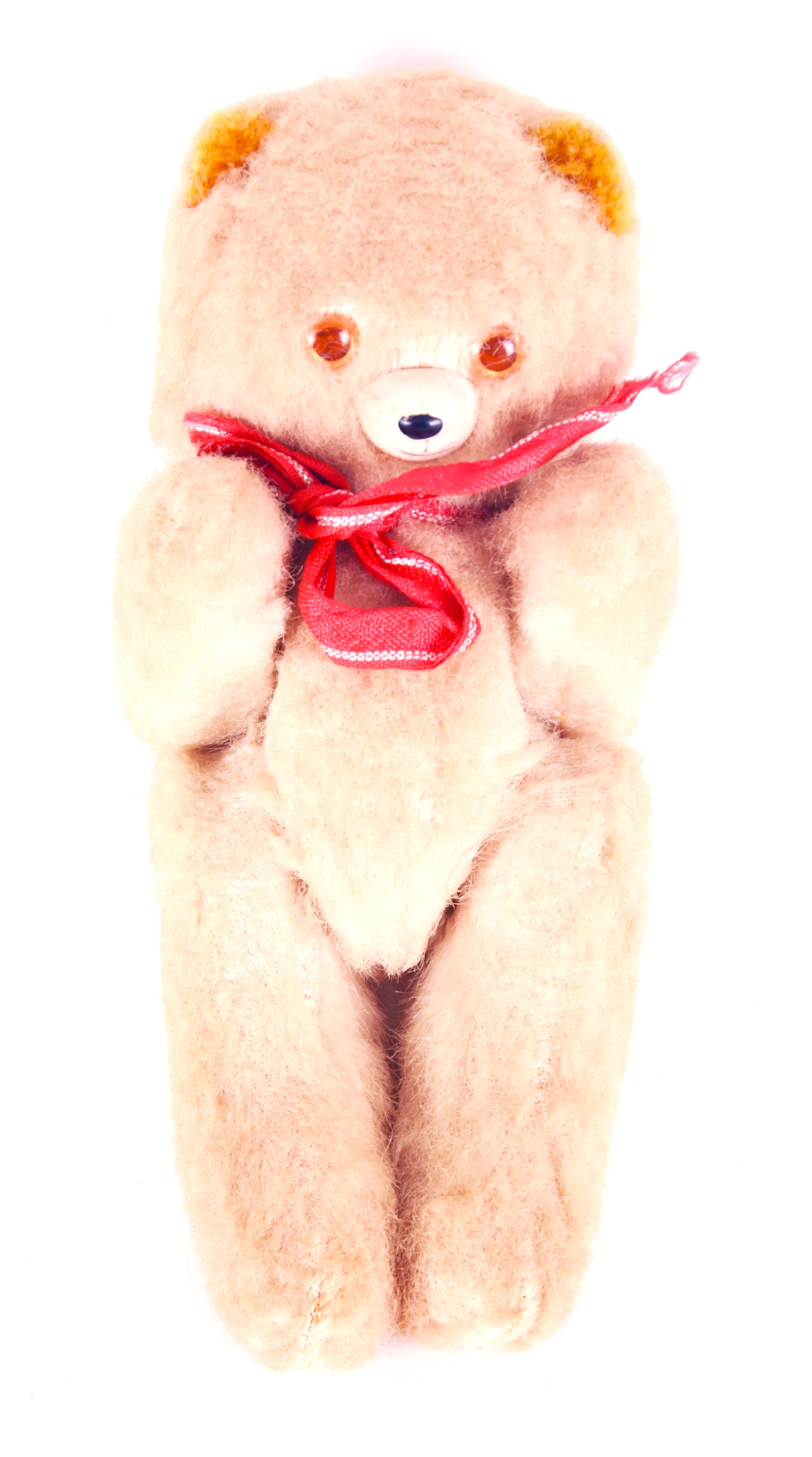 Plüschtier "Teddy mit roter Schleife" (Stadt- und Technikmuseum Ludwigsfelde CC BY-NC-SA)