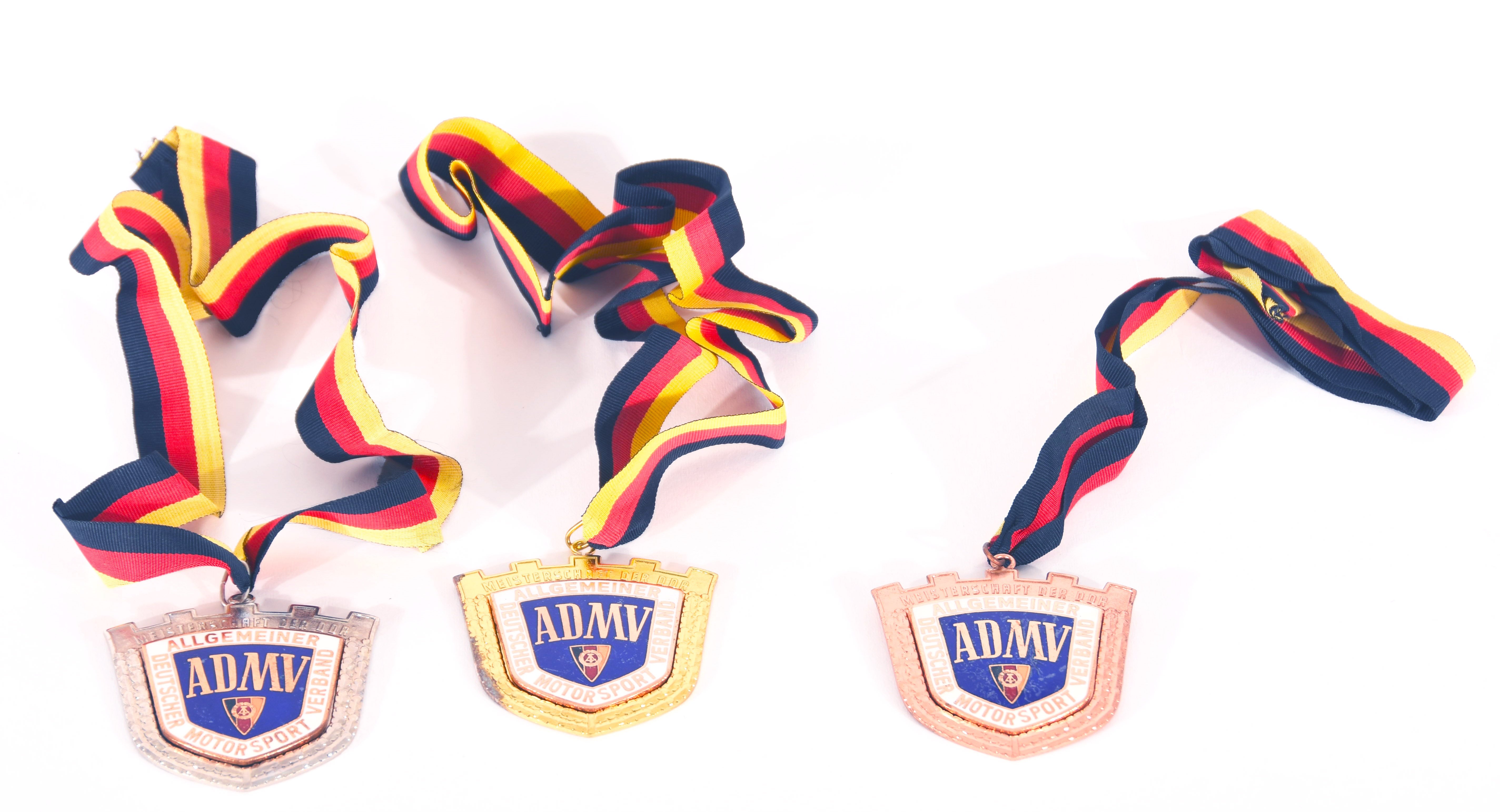 Medaille "ADMV - Meisterschaft der DDR" in Gold, Silber, Bronze (Stadt- und Technikmuseum Ludwigsfelde CC BY-NC-SA)