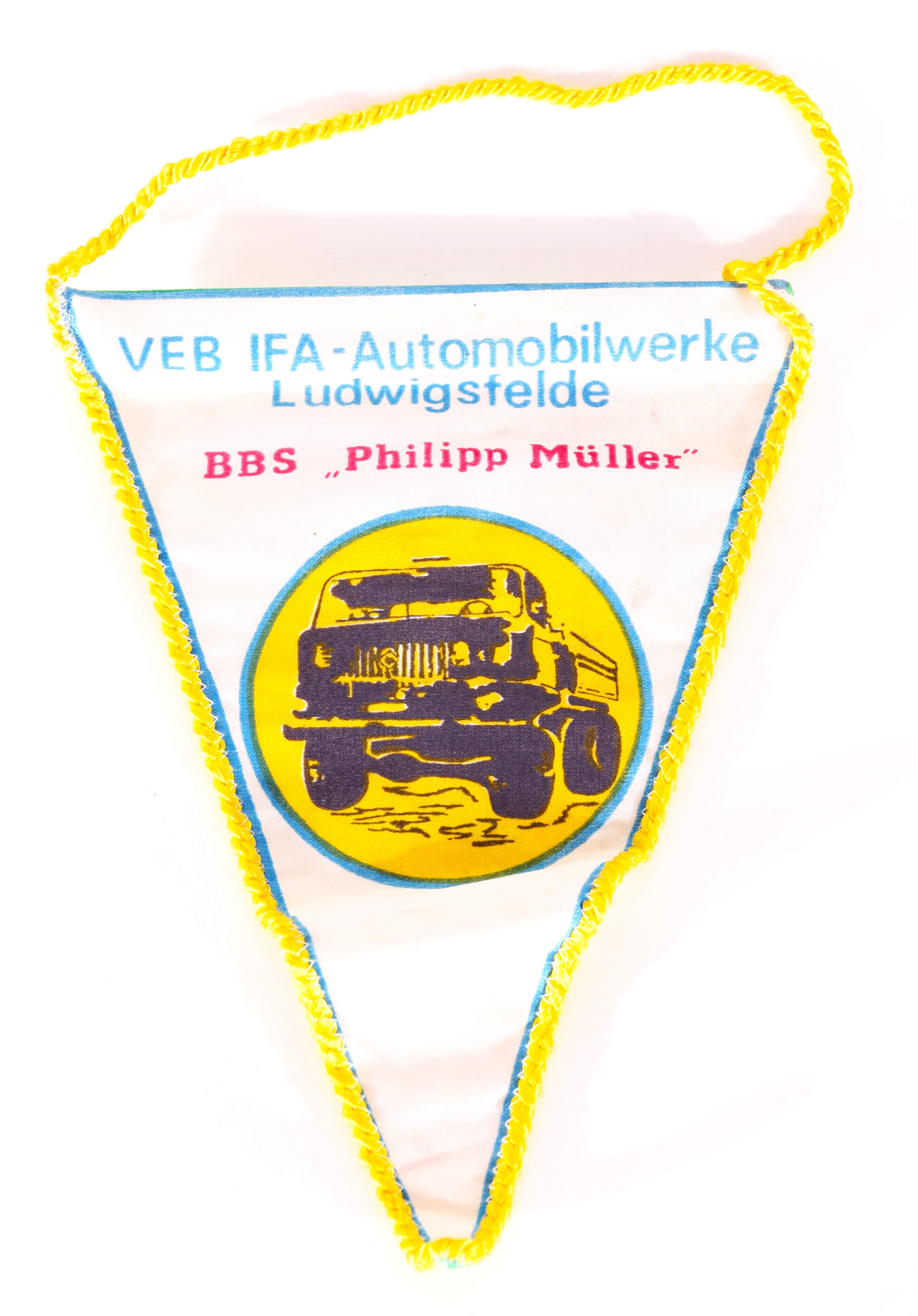 Wimpel "VEB IFA-Automobilwerke Ludwigsfelde BBS Philipp Müller" (Stadt- und Technikmuseum Ludwigsfelde CC BY-NC-SA)