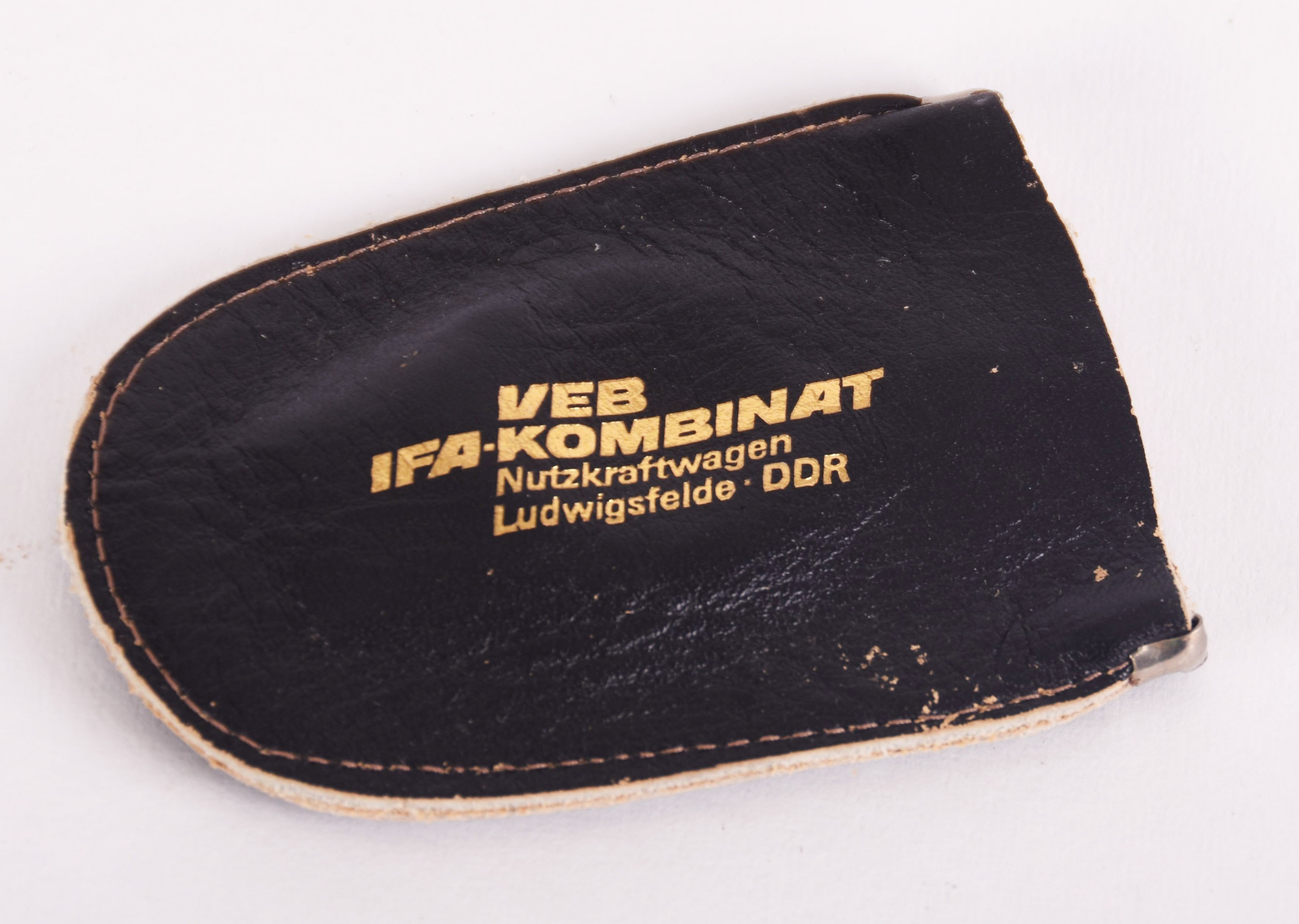 Schlüsseltasche "VEB IFA Kombinat NKW Ludwigsfelde" (schwarz) (Museum für Stadt und Technik Ludwigsfelde CC BY-NC-SA)