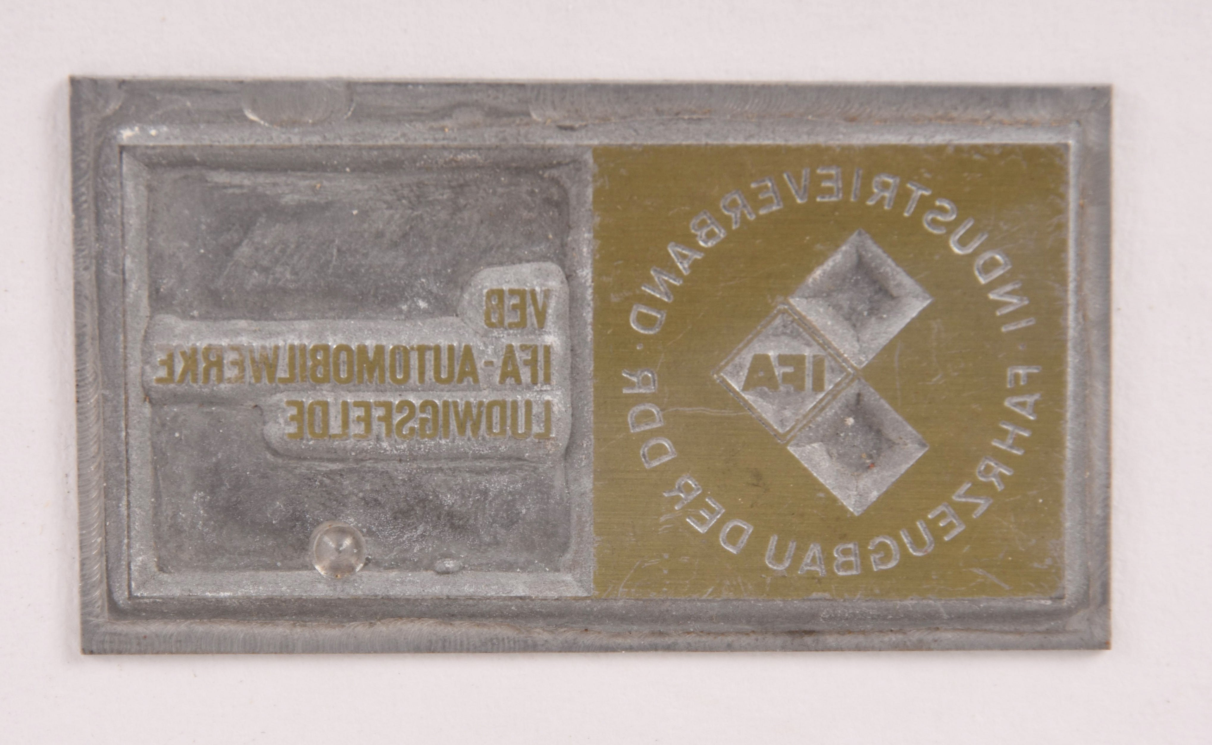 Druckplatte "VEB IFA Ludwigsfelde" (Museum für Stadt und Technik Ludwigsfelde CC BY-NC-SA)