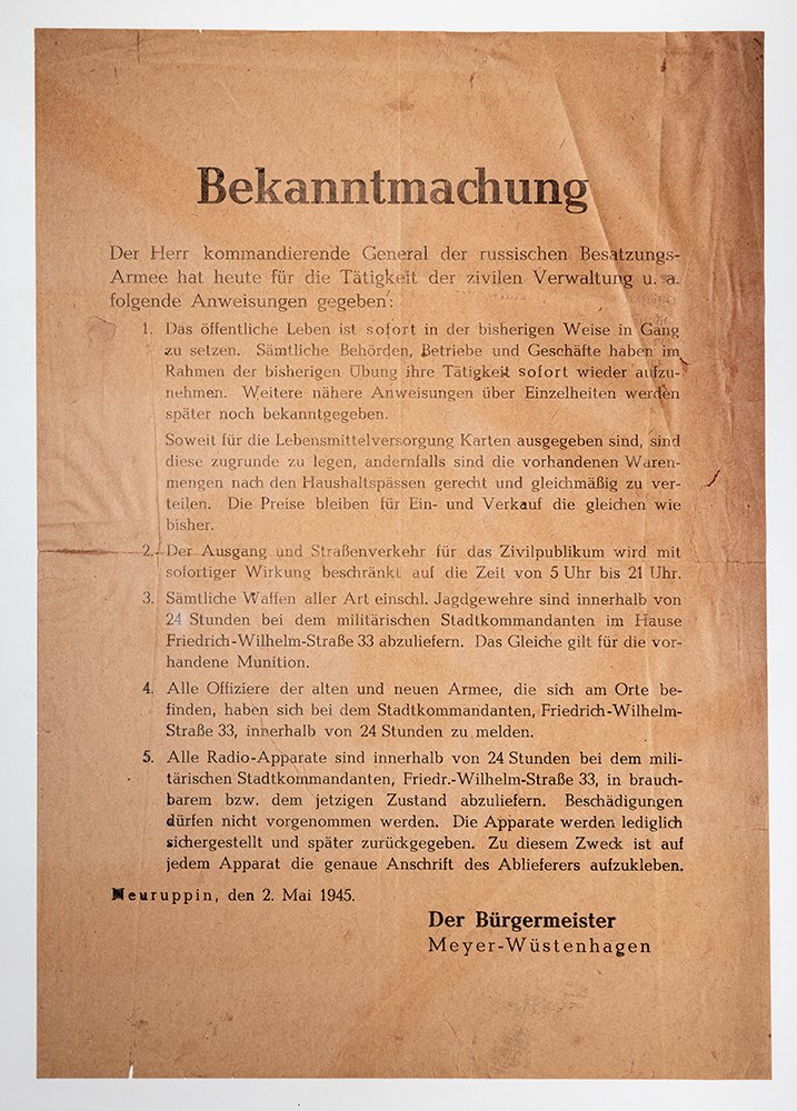 Aushang des Neuruppiner Bürgermeisters auf Anweisung des sowjetischen Kommandanten, 1945 (Museum Neuruppin CC BY-NC-SA)