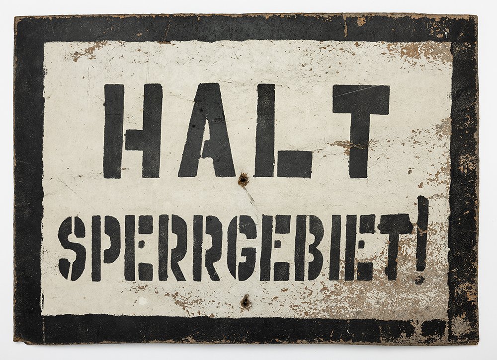 Schild, Halt Sperrgebiet! (Museum Neuruppin CC BY-NC-SA)
