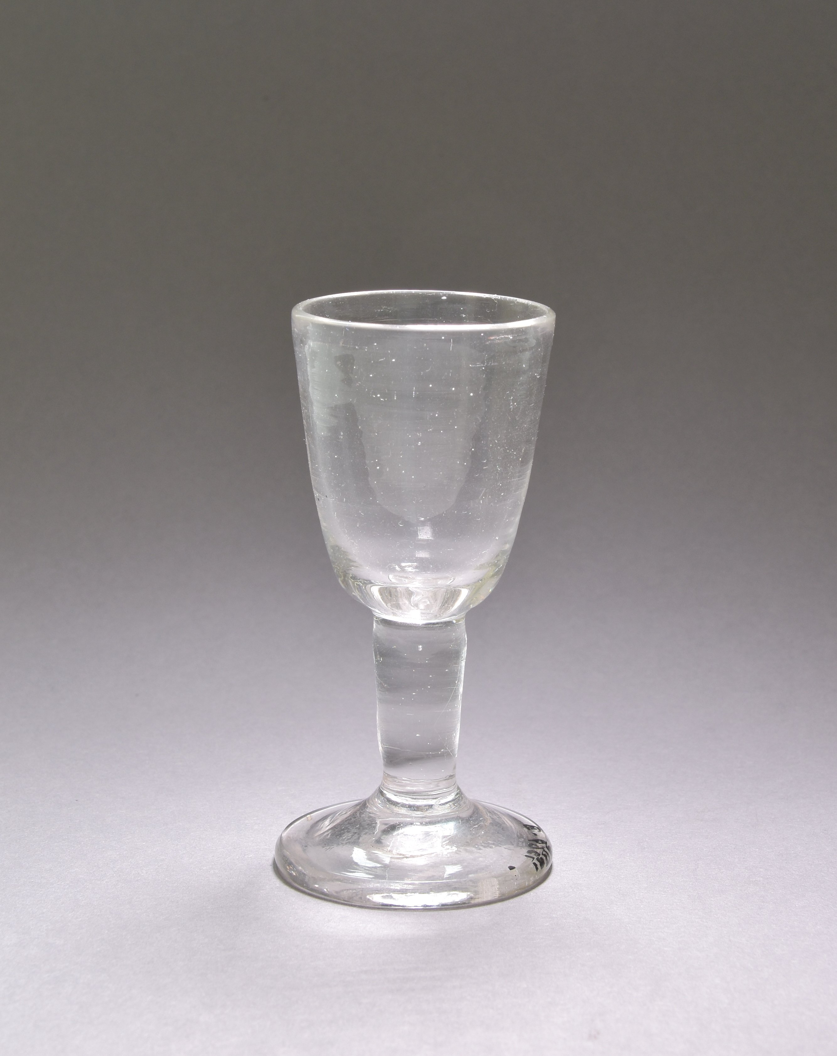 Einfaches Kelchglas ohne Dekor (Museum Neuruppin CC BY-NC-SA)