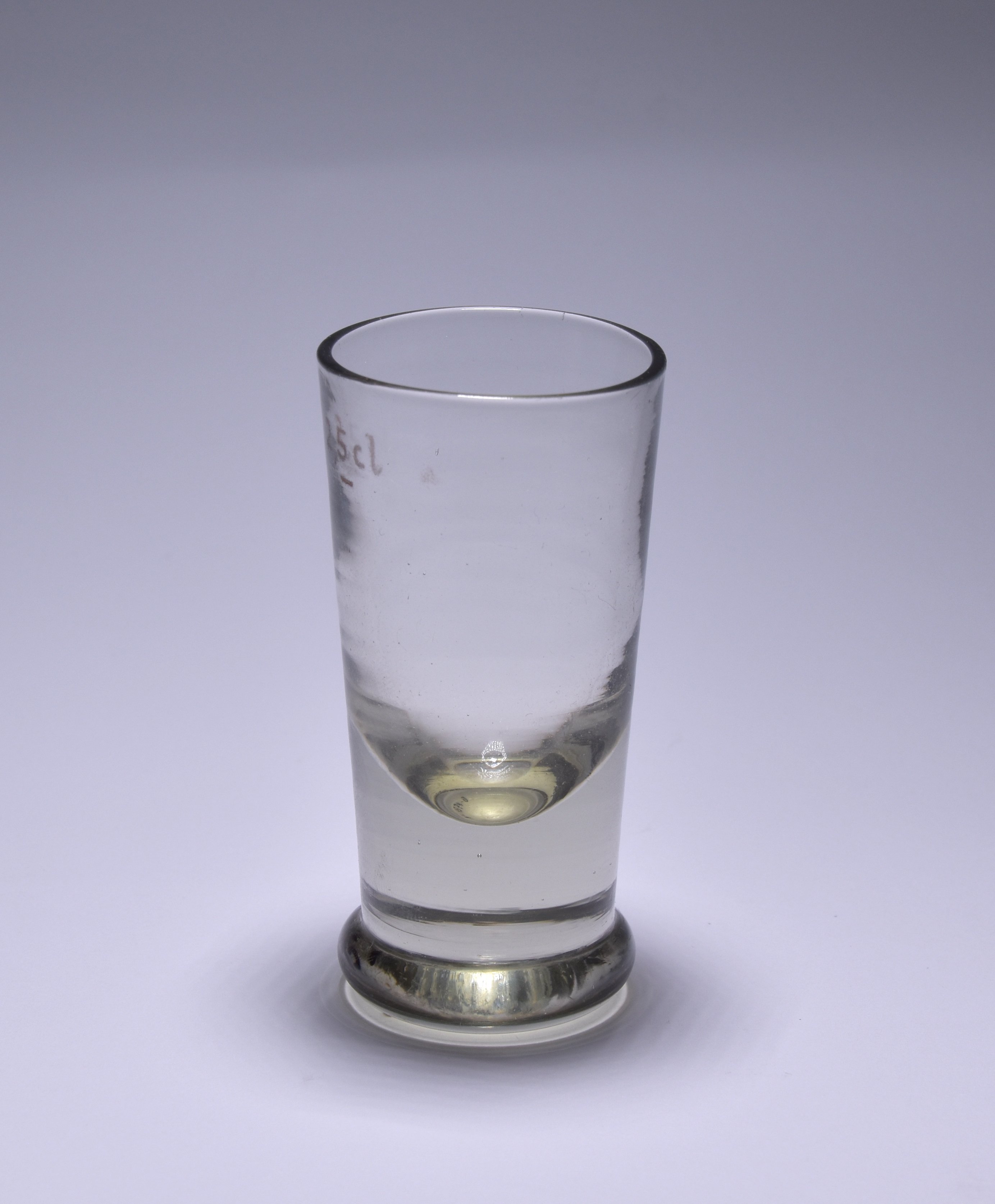 Schnapsglas mit gestauchtem Boden (Museum Neuruppin CC BY-NC-SA)