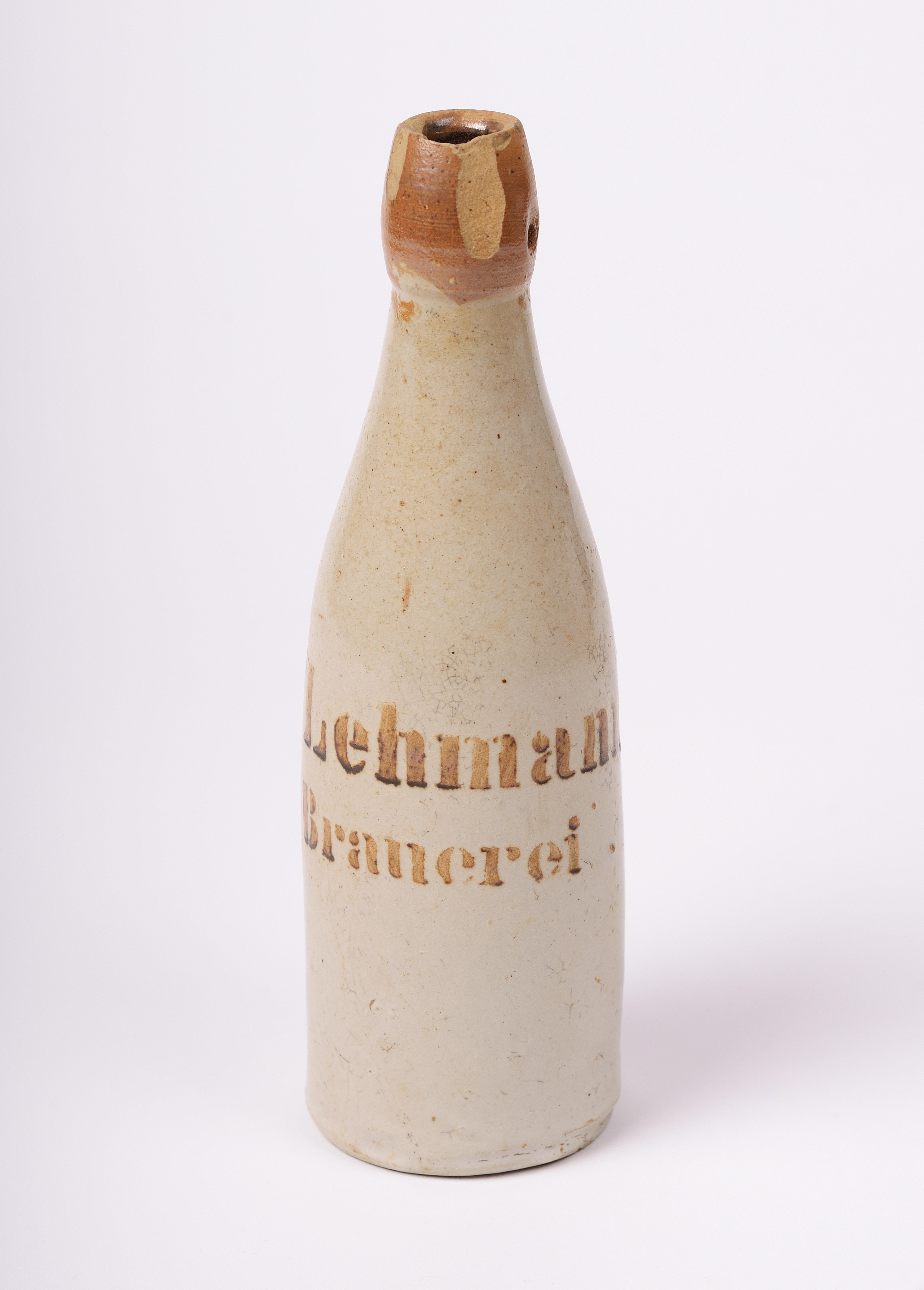 Tönerne Bierflasche der Brauerei Lehmann in Lübben, um 1900 (Museumsverbund Landkreis Dahme-Spreewald CC BY-NC-SA)