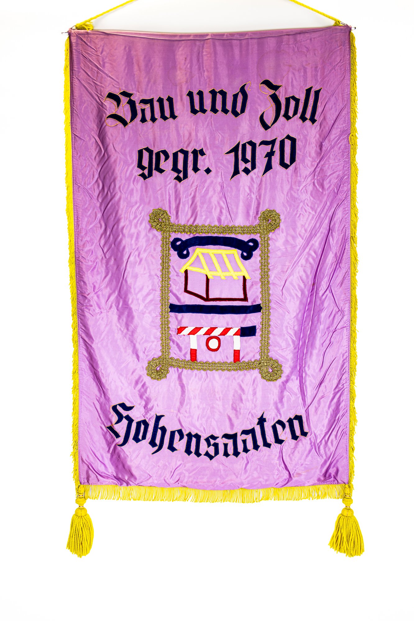 "Bau und Zoll" Fahne eines Straßenbürgermeisters in Hohensaaten (Heimatstube Hohensaaten CC BY-NC-SA)