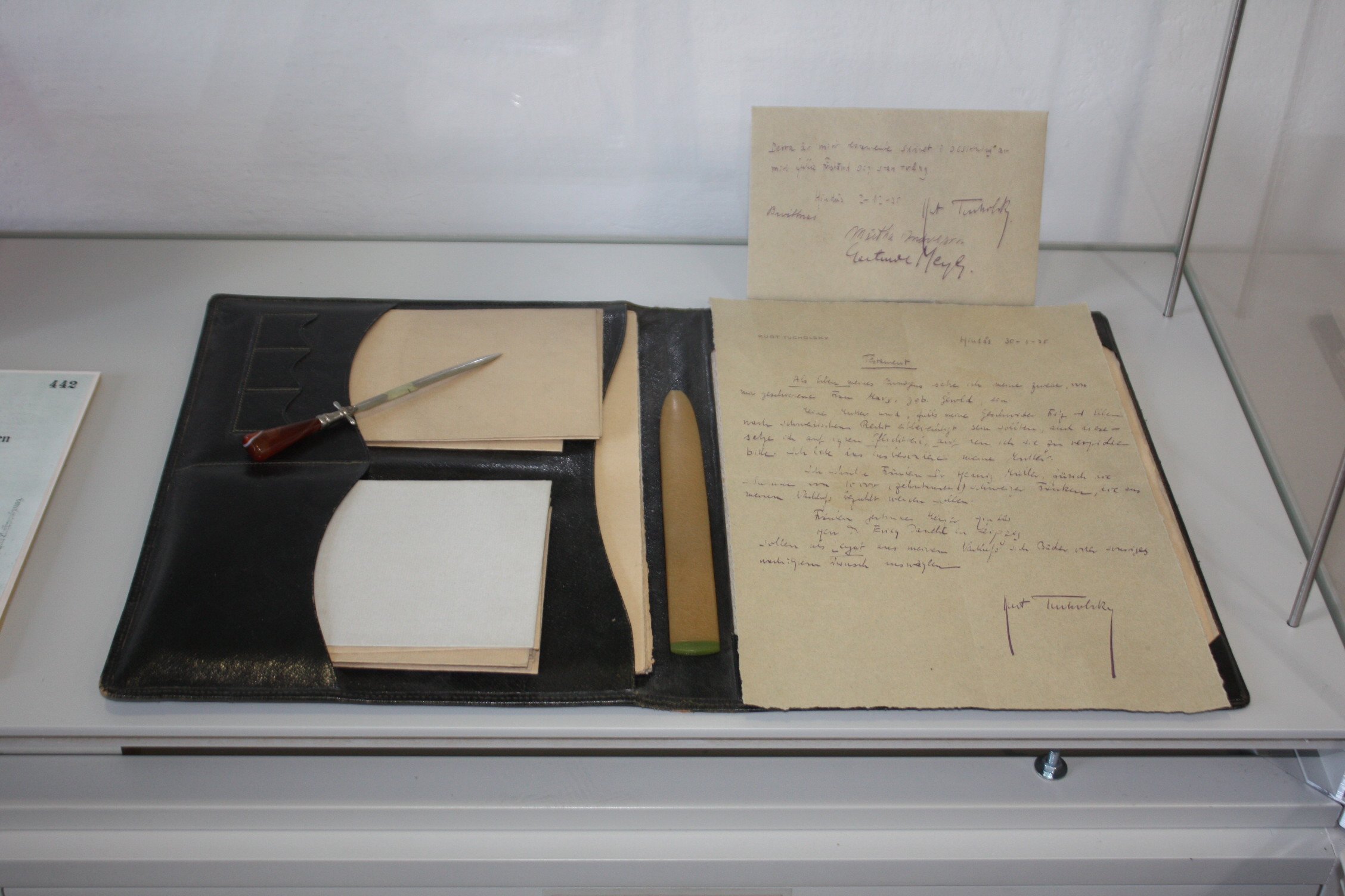 Briefmappe mit Brieföffner und Falzbein (Kurt Tucholsky Literaturmuseum CC BY-NC-SA)