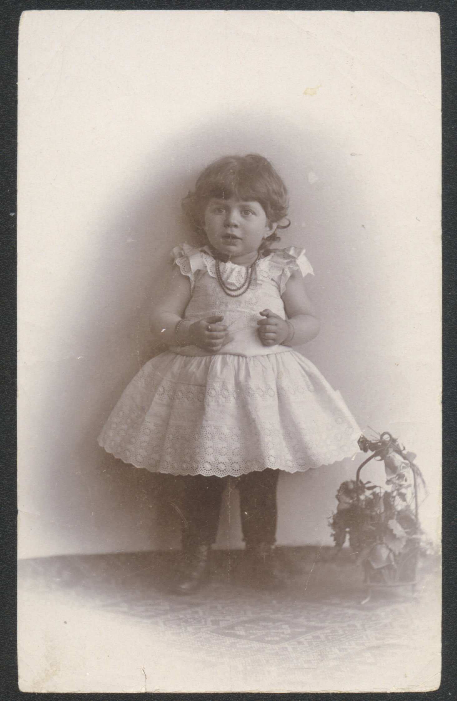 Fotografie Else Weil als Kind (Kurt Tucholsky Literaturmuseum CC BY-NC-SA)