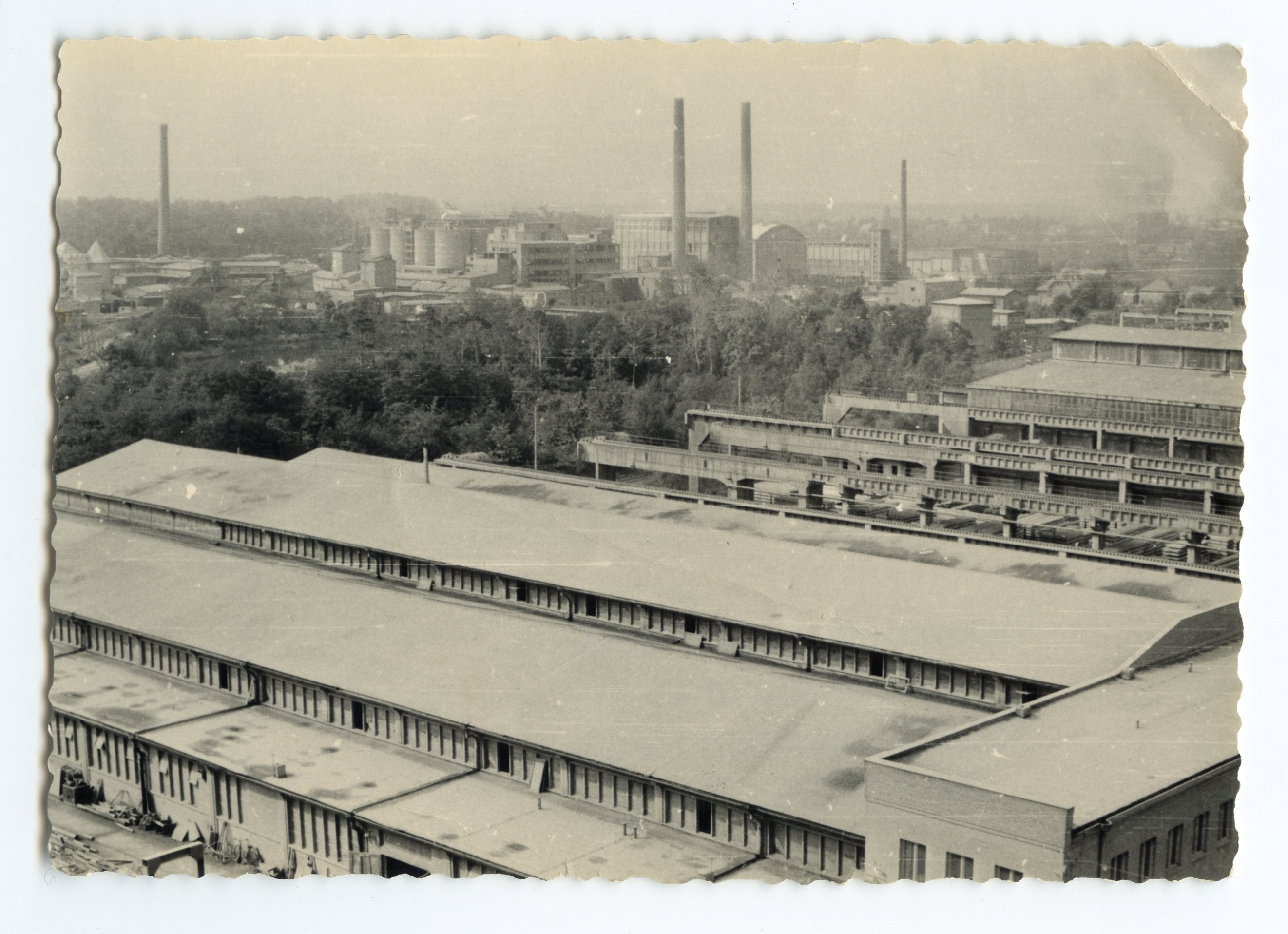 Betonwerk mit Blick auf die Industrie in Rüdersdorf (Museumspark Rüdersdorf CC BY-NC-SA)