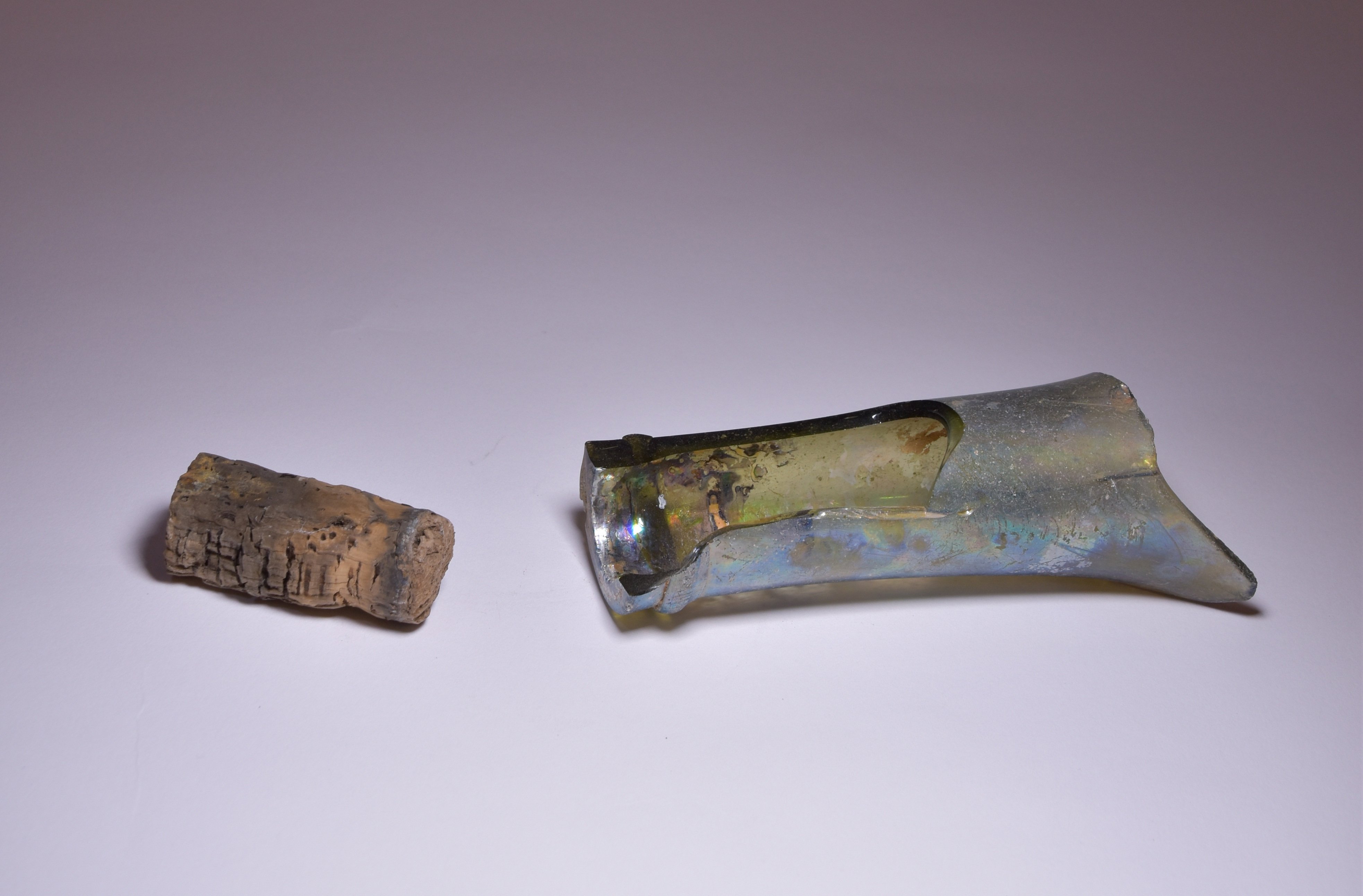 Fragment eines Flaschenhalses mit Korken (Glasmacherhaus Neuglobsow CC BY-NC-SA)