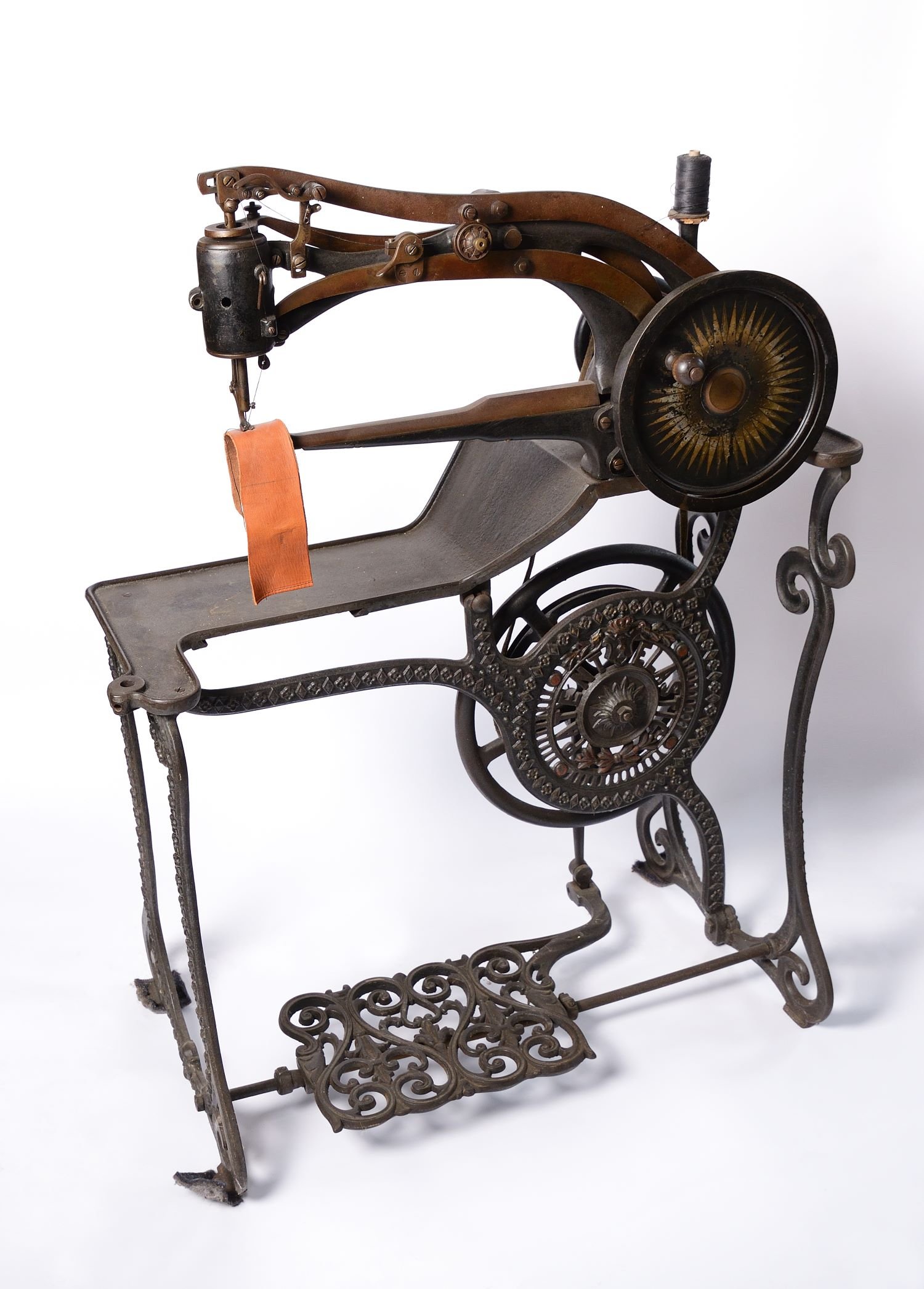 Sattlernähmaschine um 1880 (Museumsverbund Dahme-Spreewald CC BY-NC-SA)