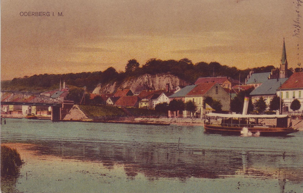 Postkarte Oderberg, Stadtansicht östliche Brückenseite mit Ausflugsdampfer, 1929 (Binnenschifffahrtsmuseum Oderberg CC BY-NC-SA)