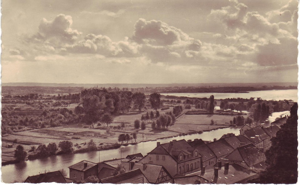 Postkarte Oderberg, Blick vom Albrechtsberg über das Land Richtung Oderberger See, s/w, 1940er/1960er Jahre (Binnenschifffahrtsmuseum Oderberg CC BY-NC-SA)