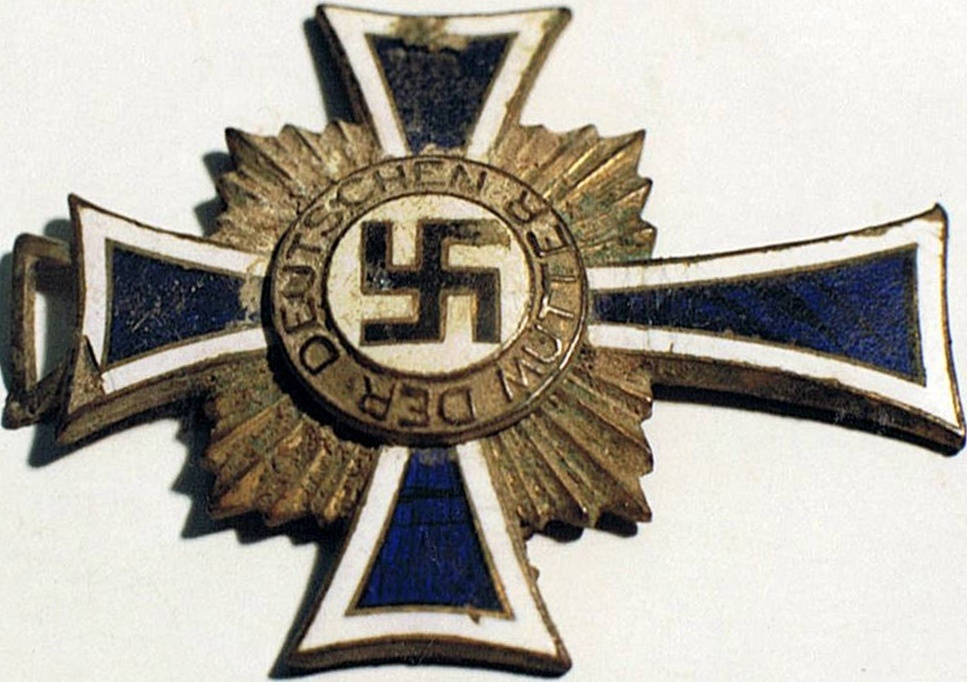&quot;Ehrenkreuz der Deutschen Mutter&quot; (Mutterkreuz) (Gedenkstätte Seelower Höhen CC BY-NC-SA)