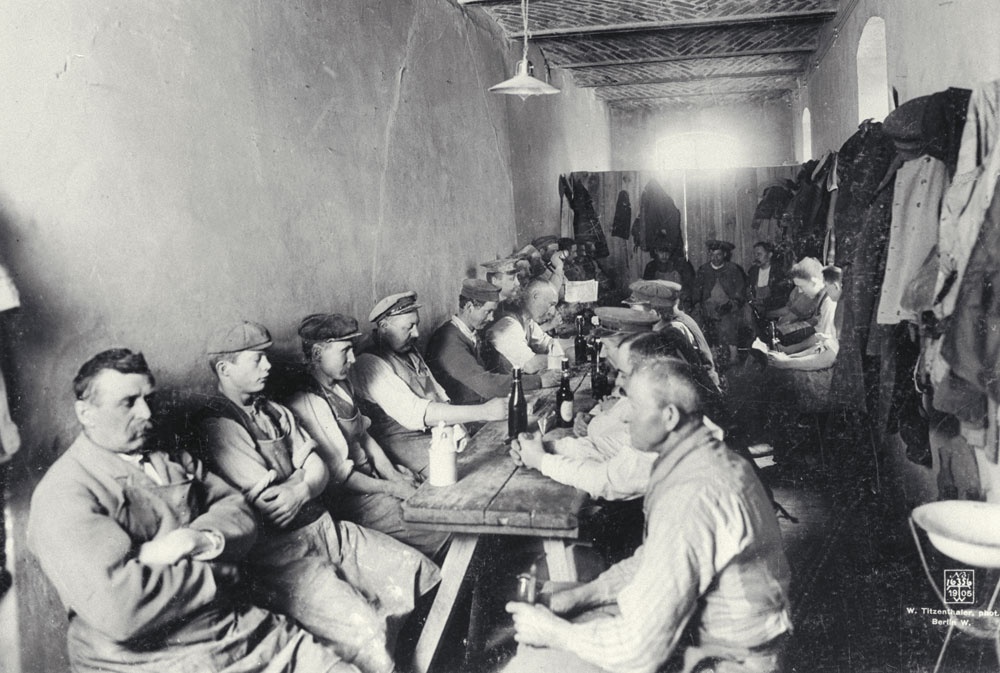 Pausen- und Eßraum der Kachelarbeiter (Ofen- und Keramikmuseum Velten CC BY-NC-SA)