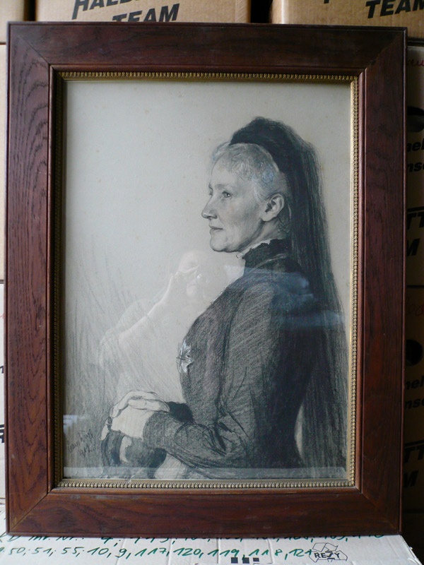 Porträtzeichnung der Äbtissin Adolphine von Rohr (1855 - 1923) im originalen Jugendstilrahmen (Museum Kloster Stift zum Heiligengrabe CC BY-NC-SA)