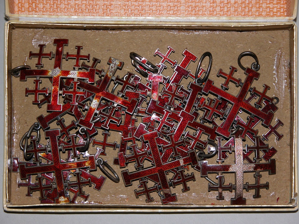 Ordenskreuz, einfaches &quot;Jerusalemkreuz&quot; für Stiftsdamen z.T. an Silberöse (Museum Kloster Stift zum Heiligengrabe CC BY-NC-SA)