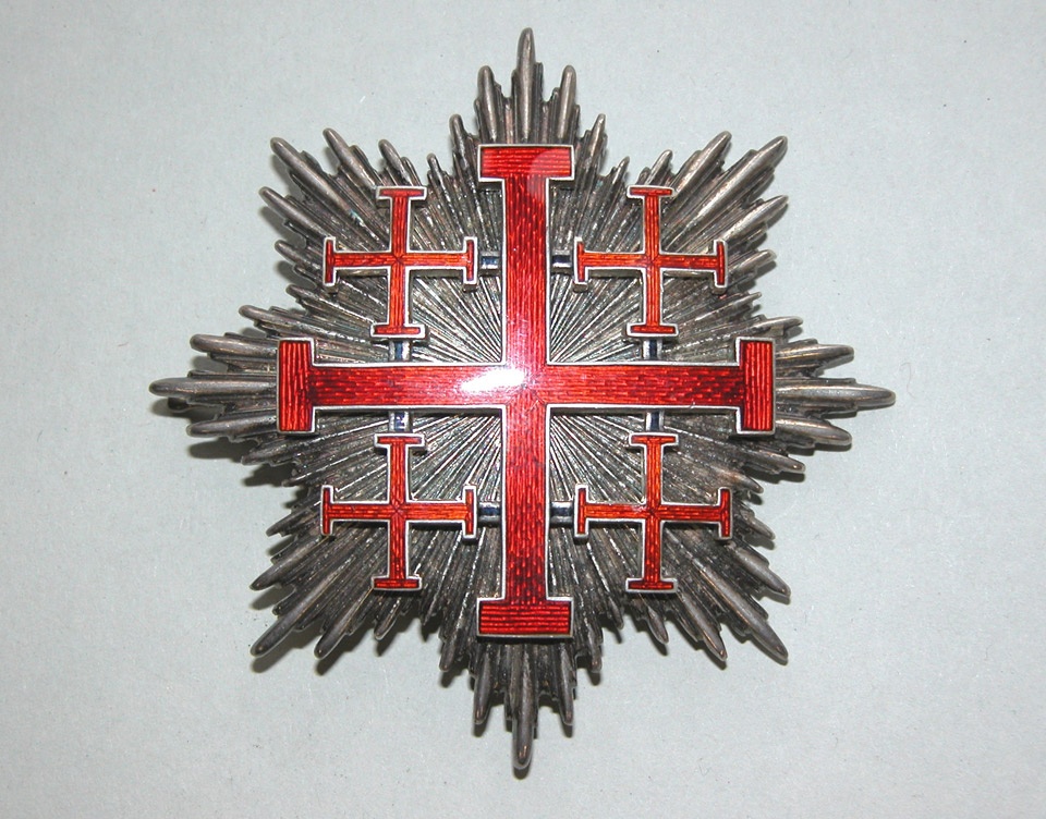 silberner Ordensstern mit aufgelegtem emailierten Jerusalemkreuz (Museum Kloster Stift zum Heiligengrabe CC BY-NC-SA)