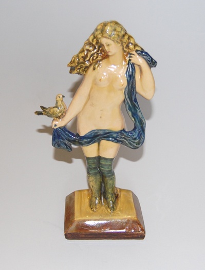 Mädchenfigur (Ofen- und Keramikmuseum Velten CC BY-NC-SA)