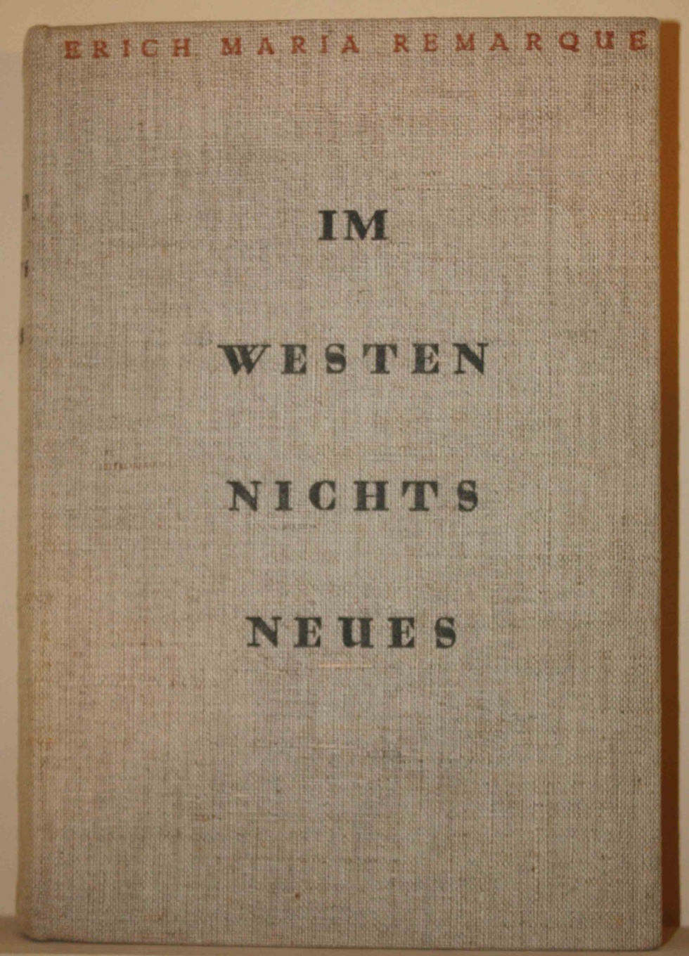 Erich Maria Remarque: &quot;Im Westen nichts Neues&quot;, 1929 (Kurt Tucholsky Literaturmuseum CC BY-NC-SA)