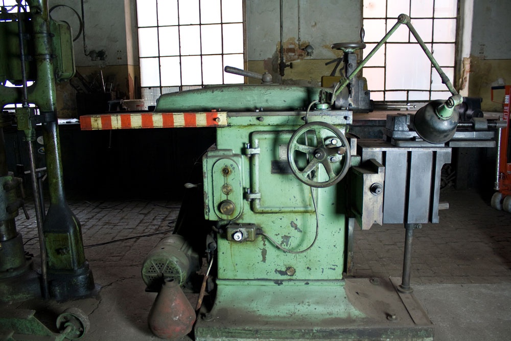 Hobelmaschine (Stoßmaschine) (Technisches Denkmal Brikettfabrik  CC BY-NC-SA)