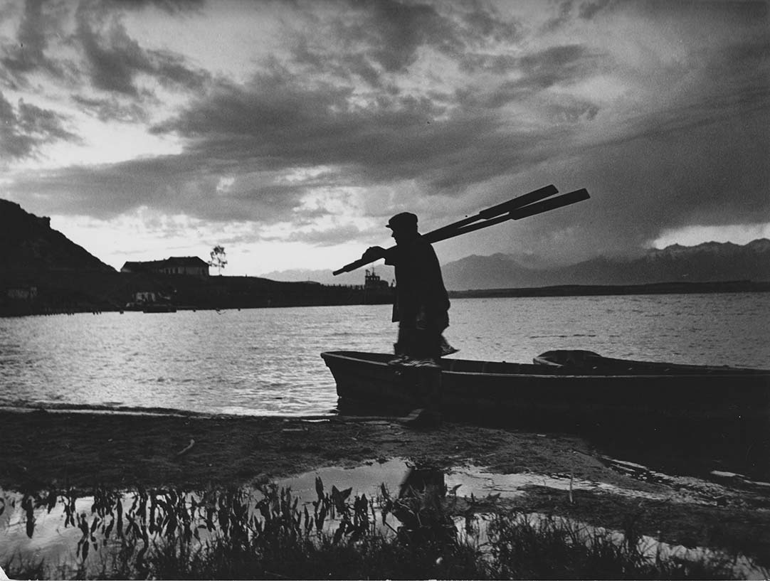 Kirgisischer Fischer am Gebirgssee Issyk-Kul (Museum und Galerie Falkensee CC BY-NC-SA)