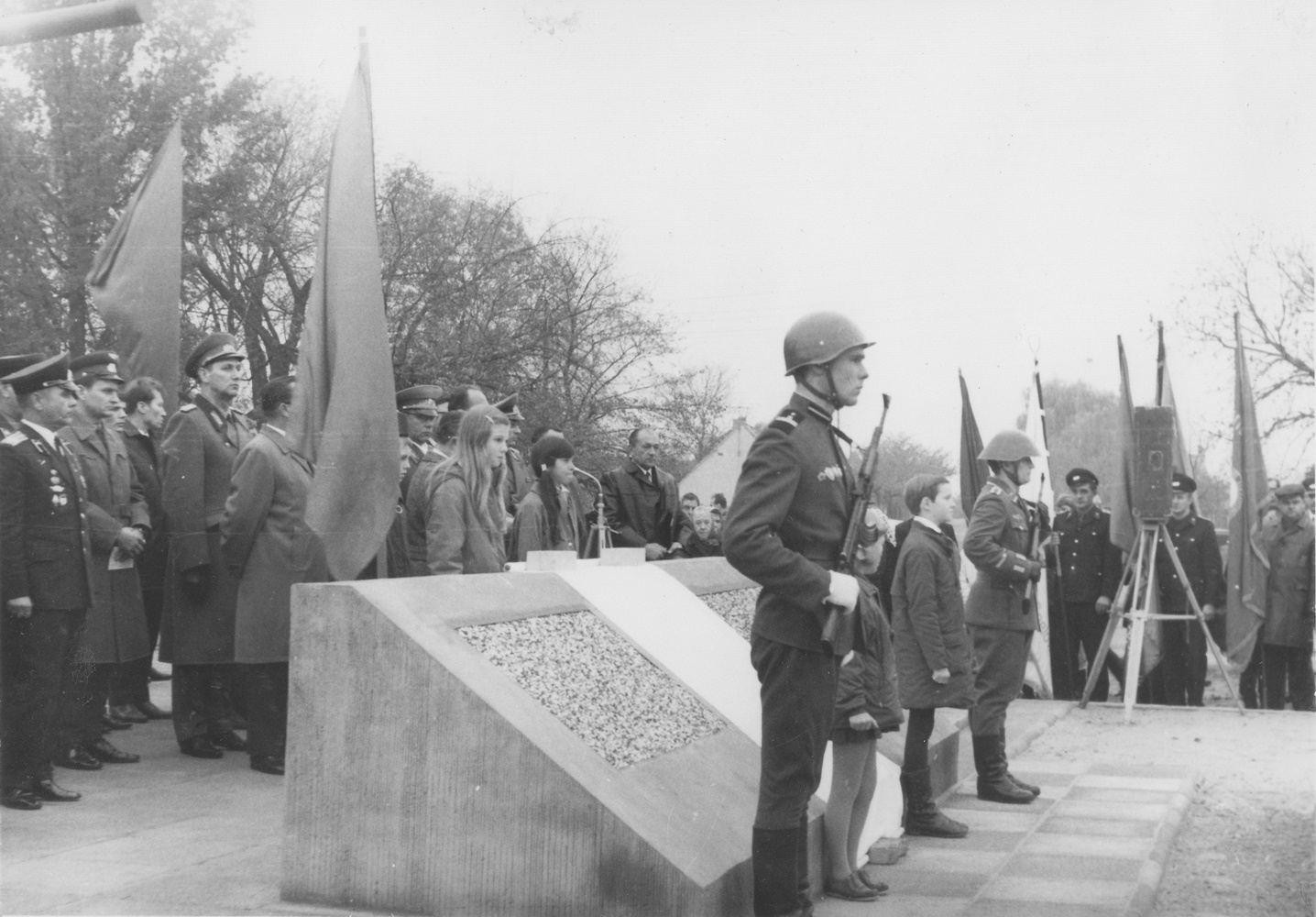Kienitz am 24.10.1970 Einweihung des Panzerdenkmals (Gedenkstätte Seelower Höhen CC BY-NC-SA)