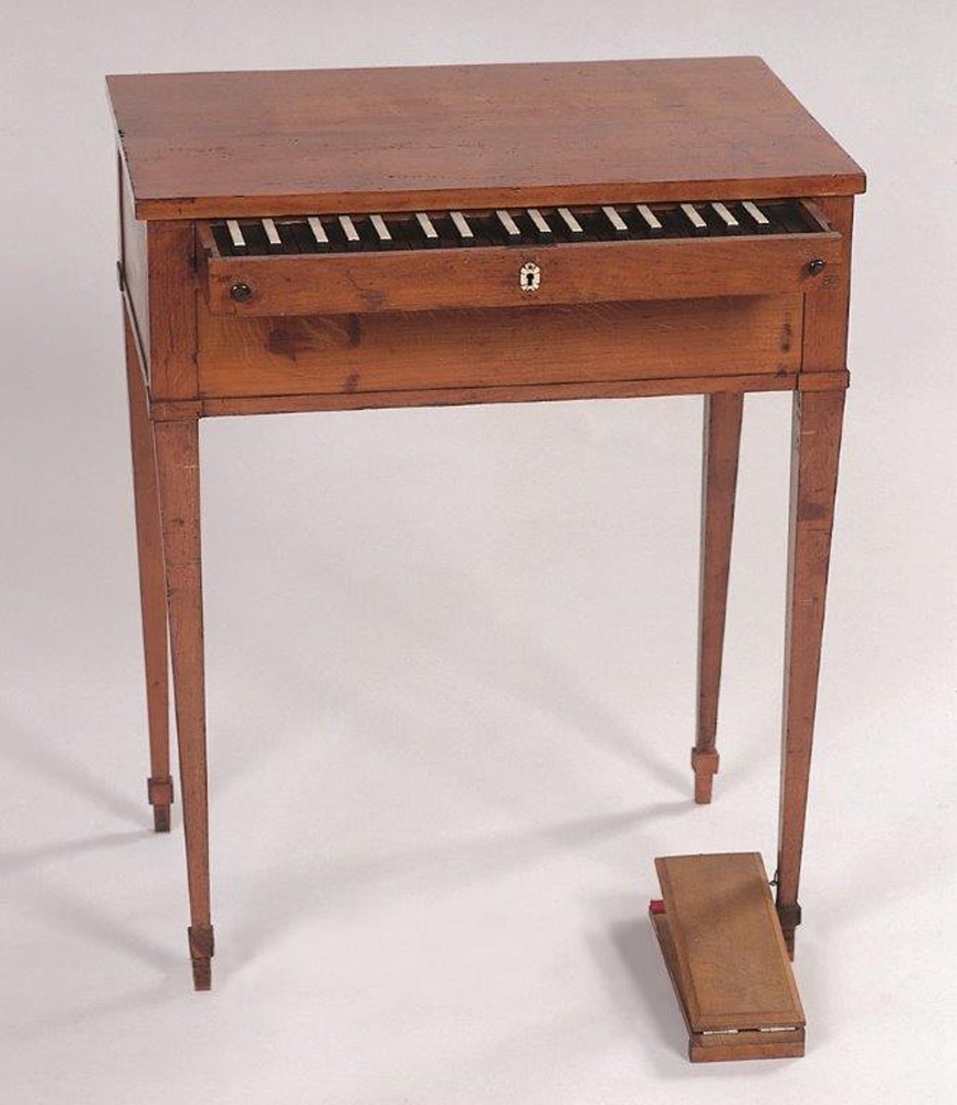 Orgelpositiv in Form eines Nähtisches (Museum Viadrina CC BY-NC-SA)