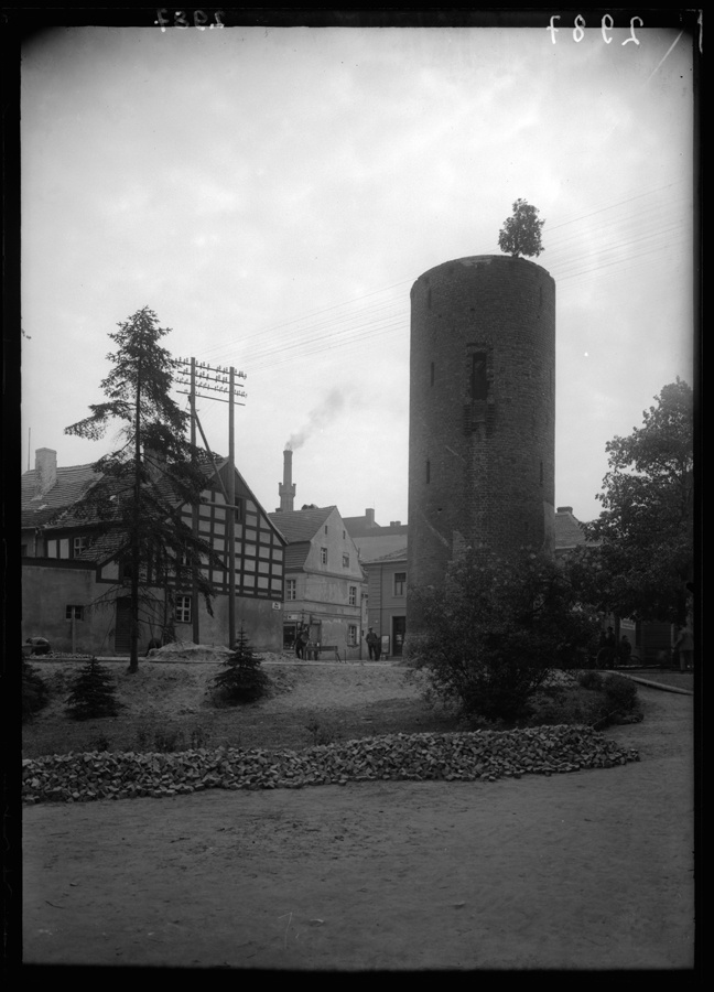 Blick von der Wallpromenade auf den Plauer Torturm und die Plauer Straße (Stadtmuseum Brandenburg an der Havel - Frey-Haus CC BY-NC-SA)