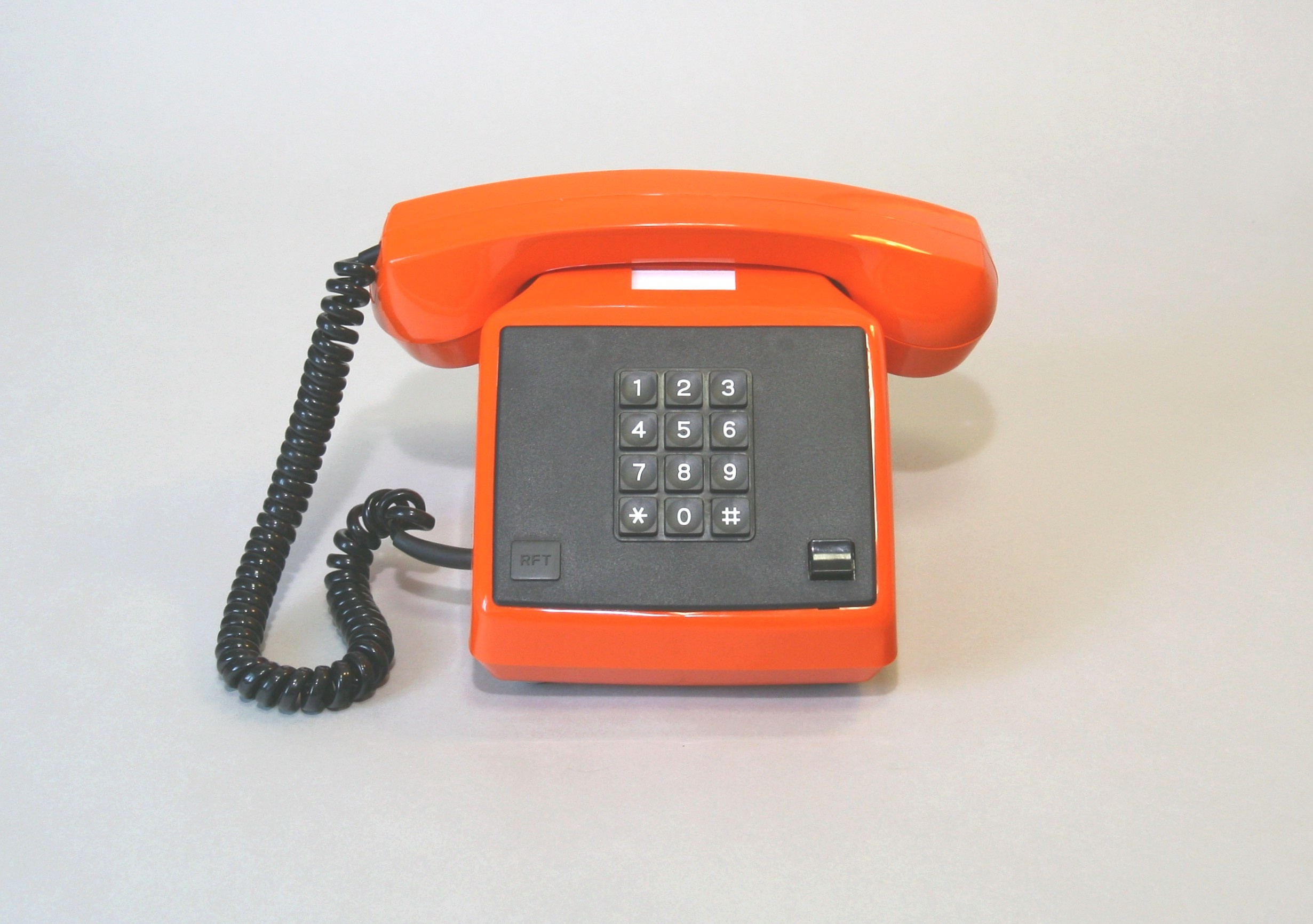 Telefon "alpha ferro quick" (Museum Utopie und Alltag. Alltagskultur und Kunst aus der DDR CC BY-NC-SA)