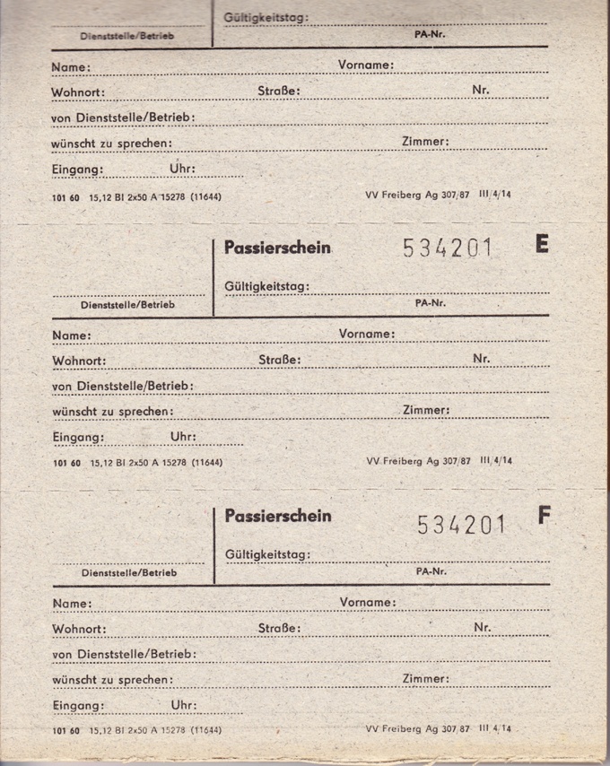 Passierscheine für den Betrieb  (Museum Utopie und Alltag. Alltagskultur und Kunst aus der DDR CC BY-NC-SA)