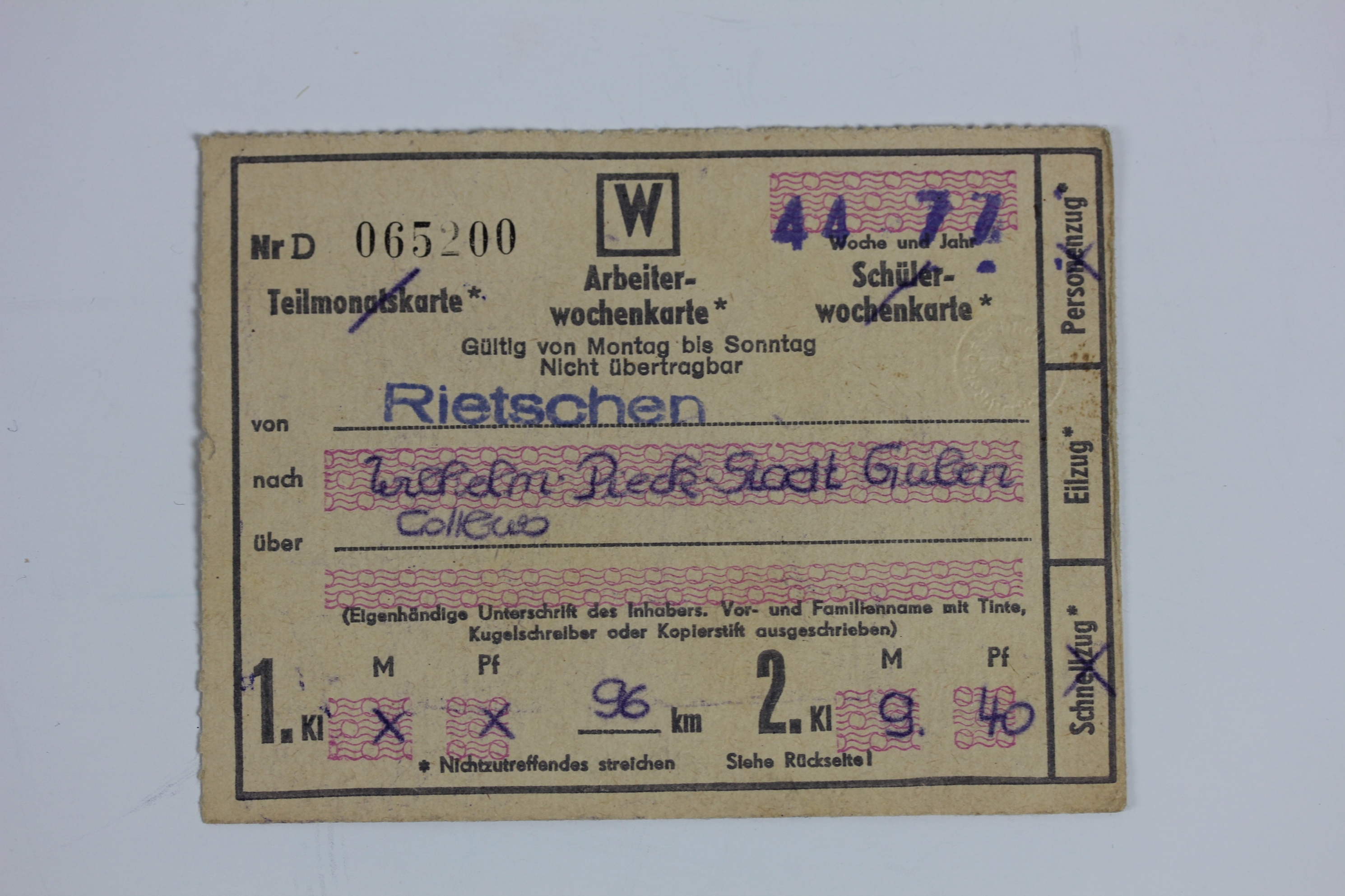 Arbeiterwochenkarte Rietschen-Guben (Museum Utopie und Alltag. Alltagskultur und Kunst aus der DDR CC BY-NC-SA)
