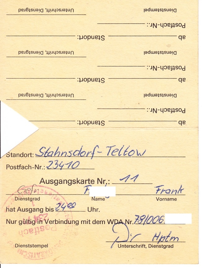 Ausgangskarte der NVA (Museum Utopie und Alltag. Alltagskultur und Kunst aus der DDR CC BY-NC-SA)
