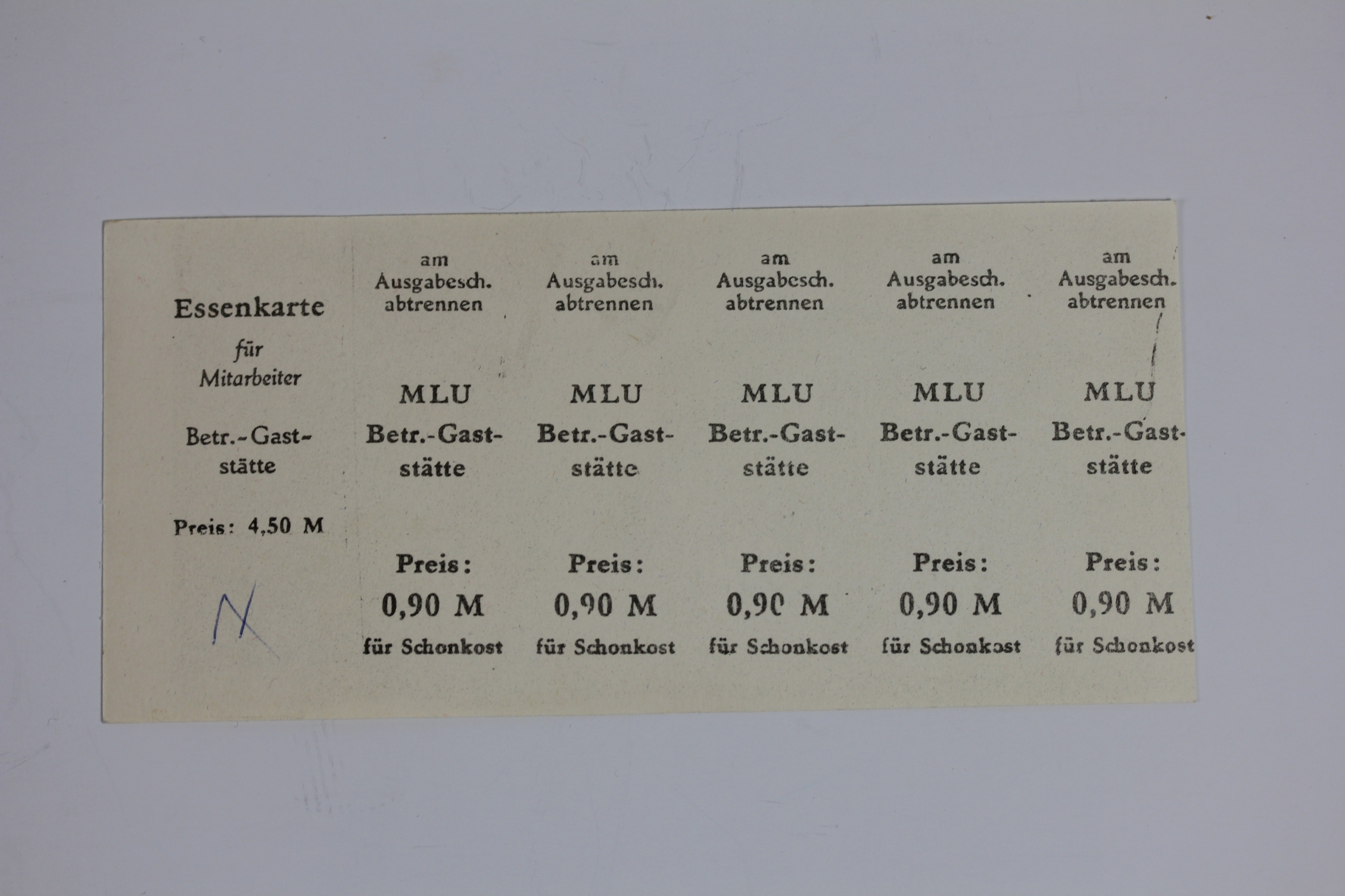 Essenkarte für Mitarbeiter der Martin-Luther-Universität Halle (Museum Utopie und Alltag. Alltagskultur und Kunst aus der DDR CC BY-NC-SA)