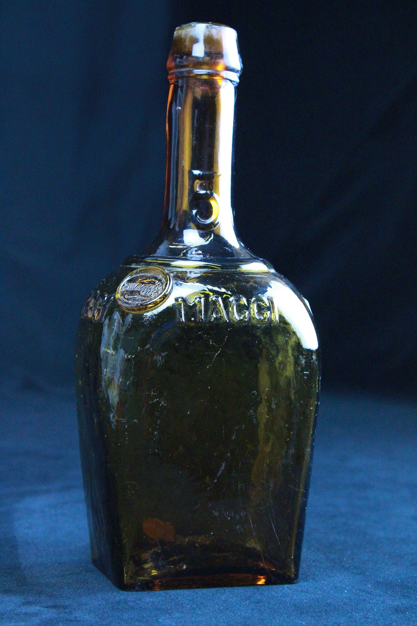 Maggi-Flasche, mit Siegel, Nr. 5 (Museum Baruther Glashütte CC BY-NC-SA)