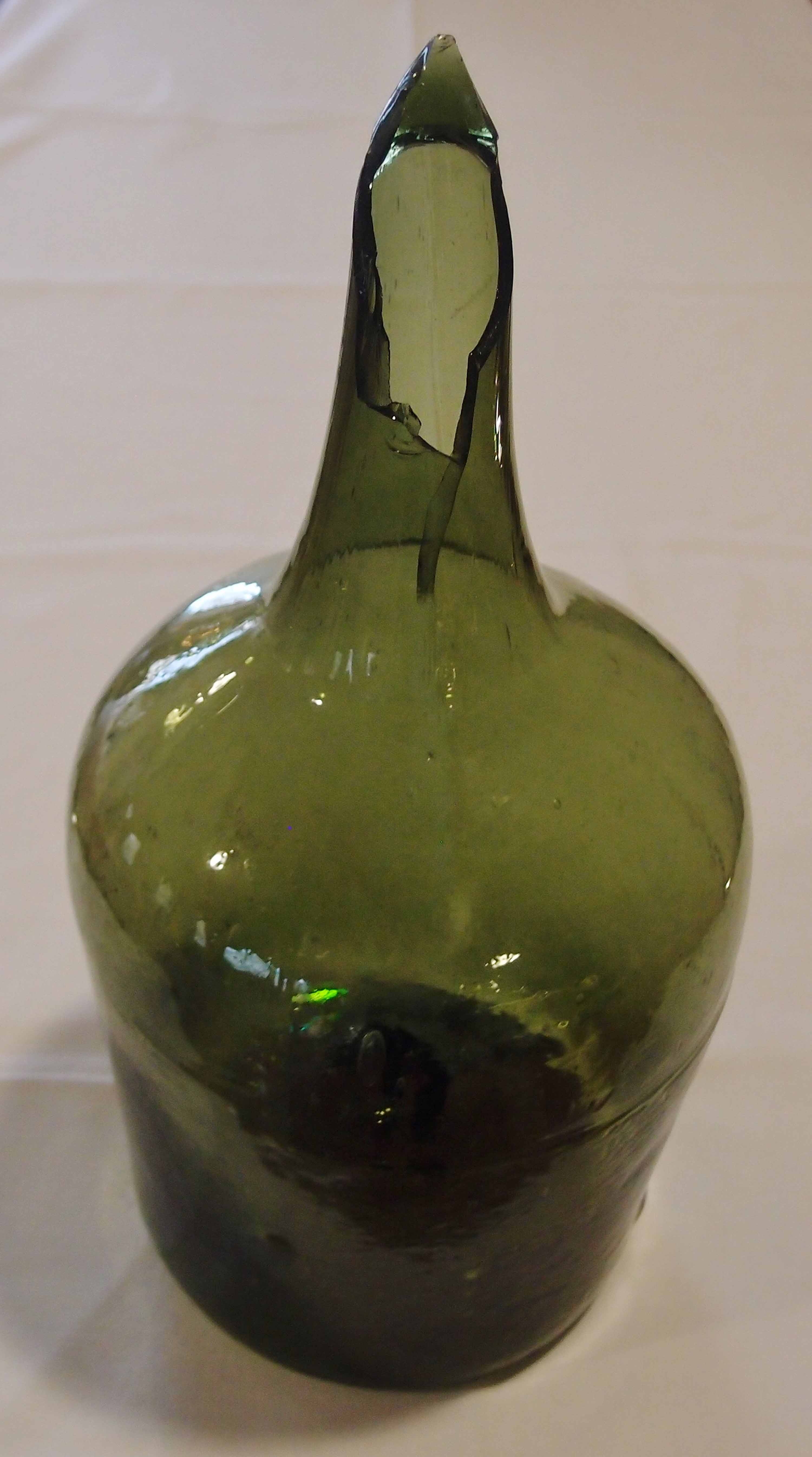 Weinflasche aus Waldglas (Museum für Stadtgeschichte Templin CC BY-NC-SA)