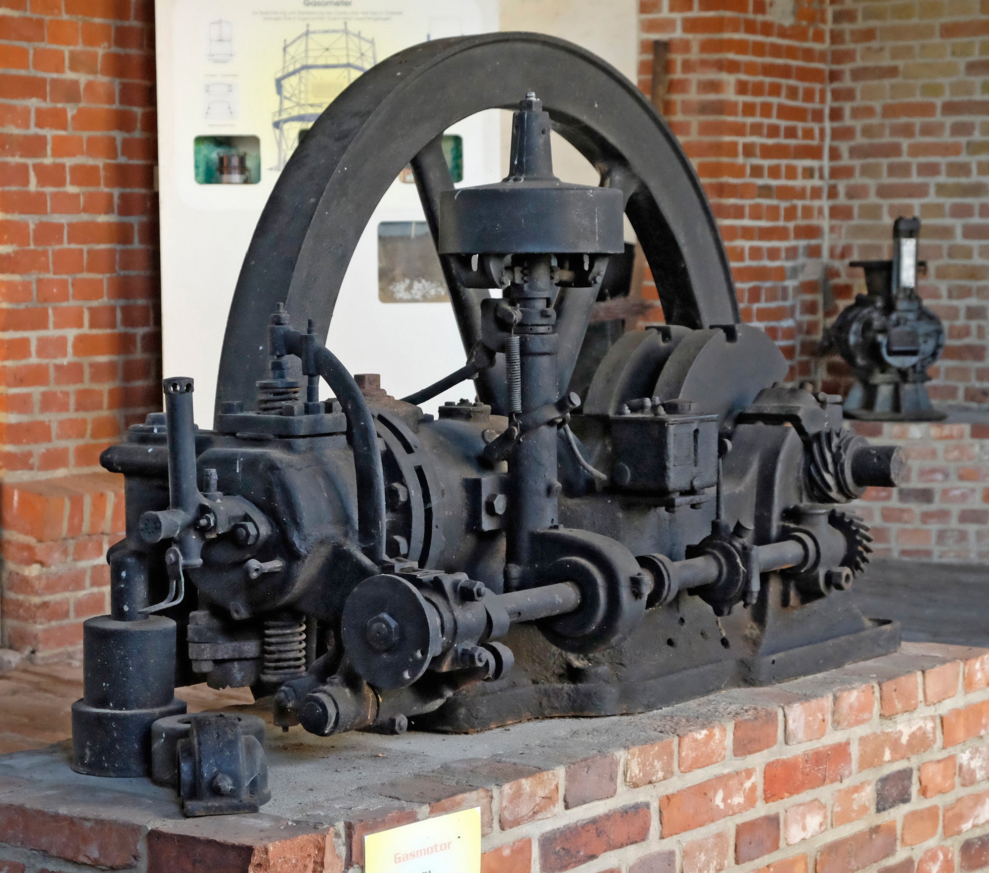 Gasmotor (Technisches Denkmal Gaswerk Neustadt/Dosse CC BY-NC-SA)