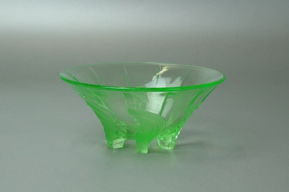 Glasschale, grünes Pressglas, Art Deco (Museum Baruther Glashütte CC BY-NC-SA)