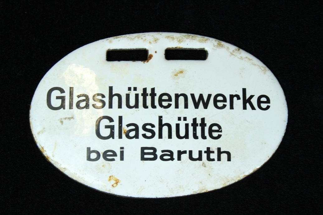 Begleitschild aus Email für Güterwaggon "Glashüttenwerke Glashütte bei Baruth" (Museum Baruther Glashütte CC BY-NC-SA)