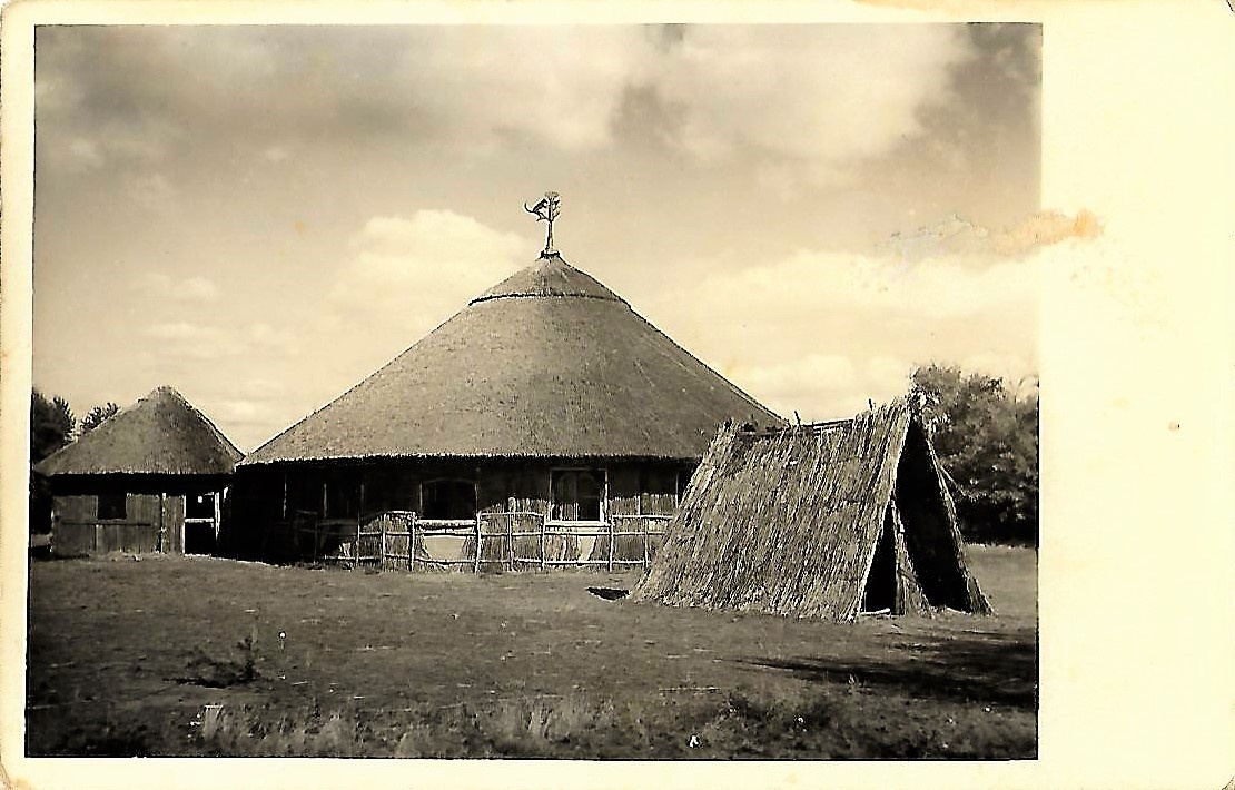 Ansichtskarte Großes Palaverhaus Neu - Afrika (Museum für Stadtgeschichte Templin CC BY-NC-SA)