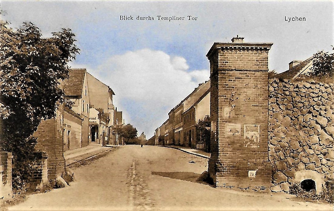 Ansichtskarte "Blick durchs Templiner Tor" in Lychen (Museum für Stadtgeschichte Templin CC BY-NC-SA)