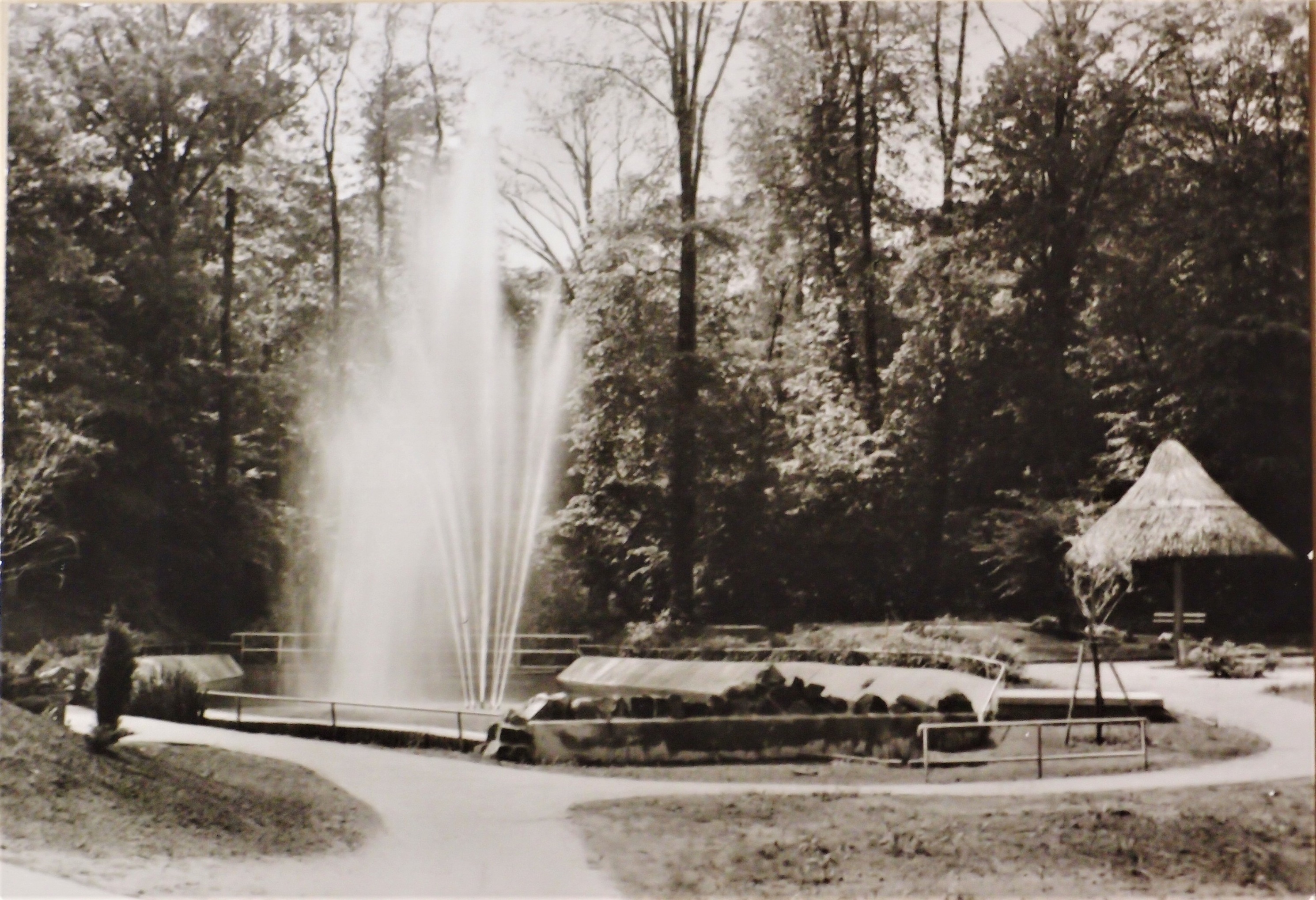 Ansichtskarte vom Springbrunnen im Bürgergarten (Museum für Stadtgeschichte Templin CC BY-NC-SA)