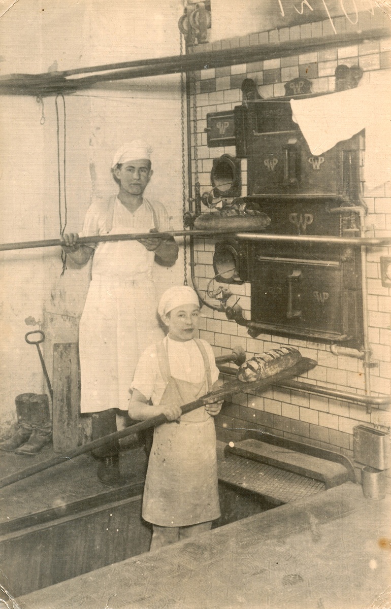 Bäckergeselle und Lehrling (Dorfmuseum Tremmen CC BY-NC-SA)