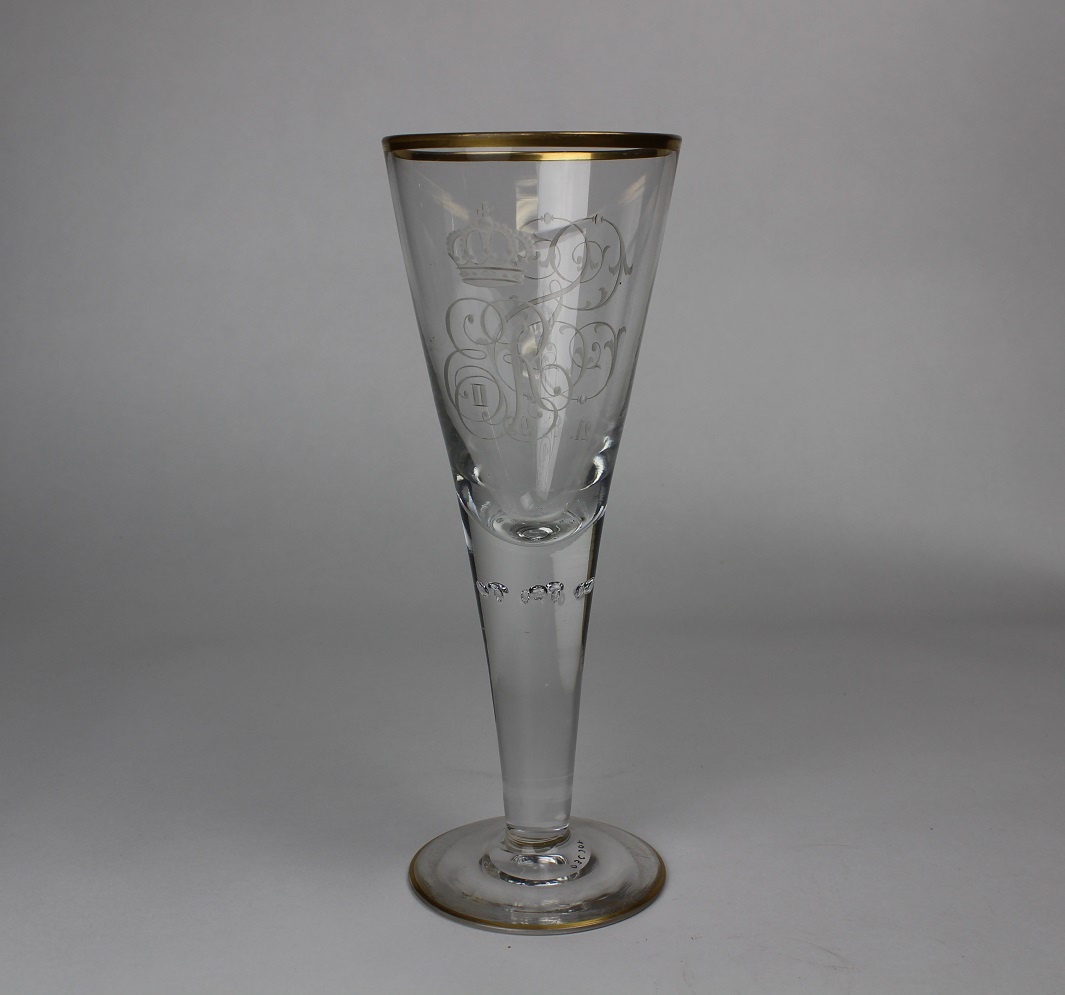 Kelchglas mit Signatur (Museum Baruther Glashütte CC BY-NC-SA)