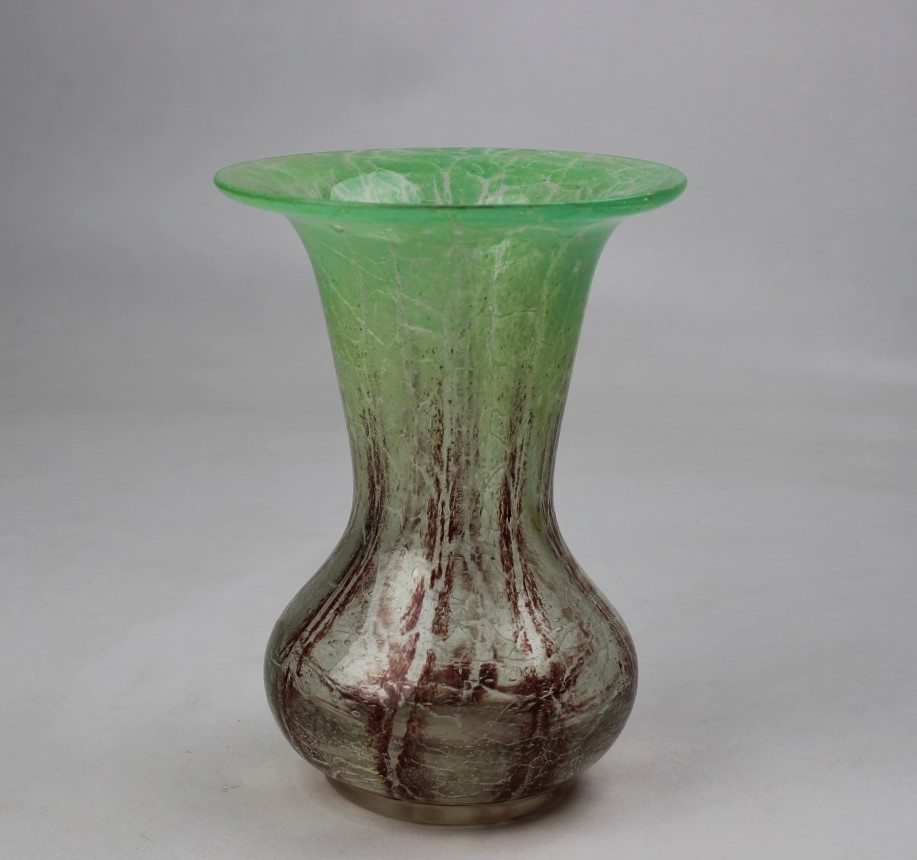 Braun-grüne WMF Vase (Museum Baruther Glashütte CC BY-NC-SA)